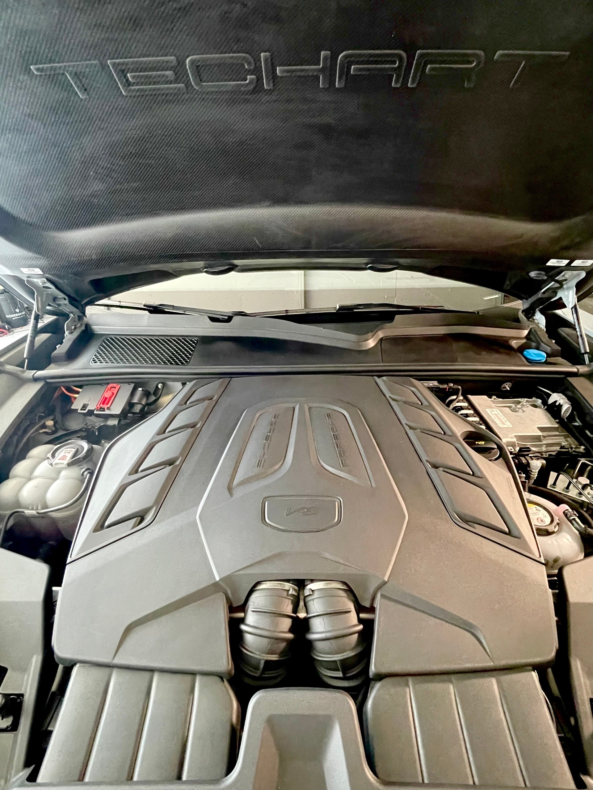 PORSCHE MAGNUM turbo E-Hybrid by TECHART - CH Zulassung aus 1. Hand-image-29