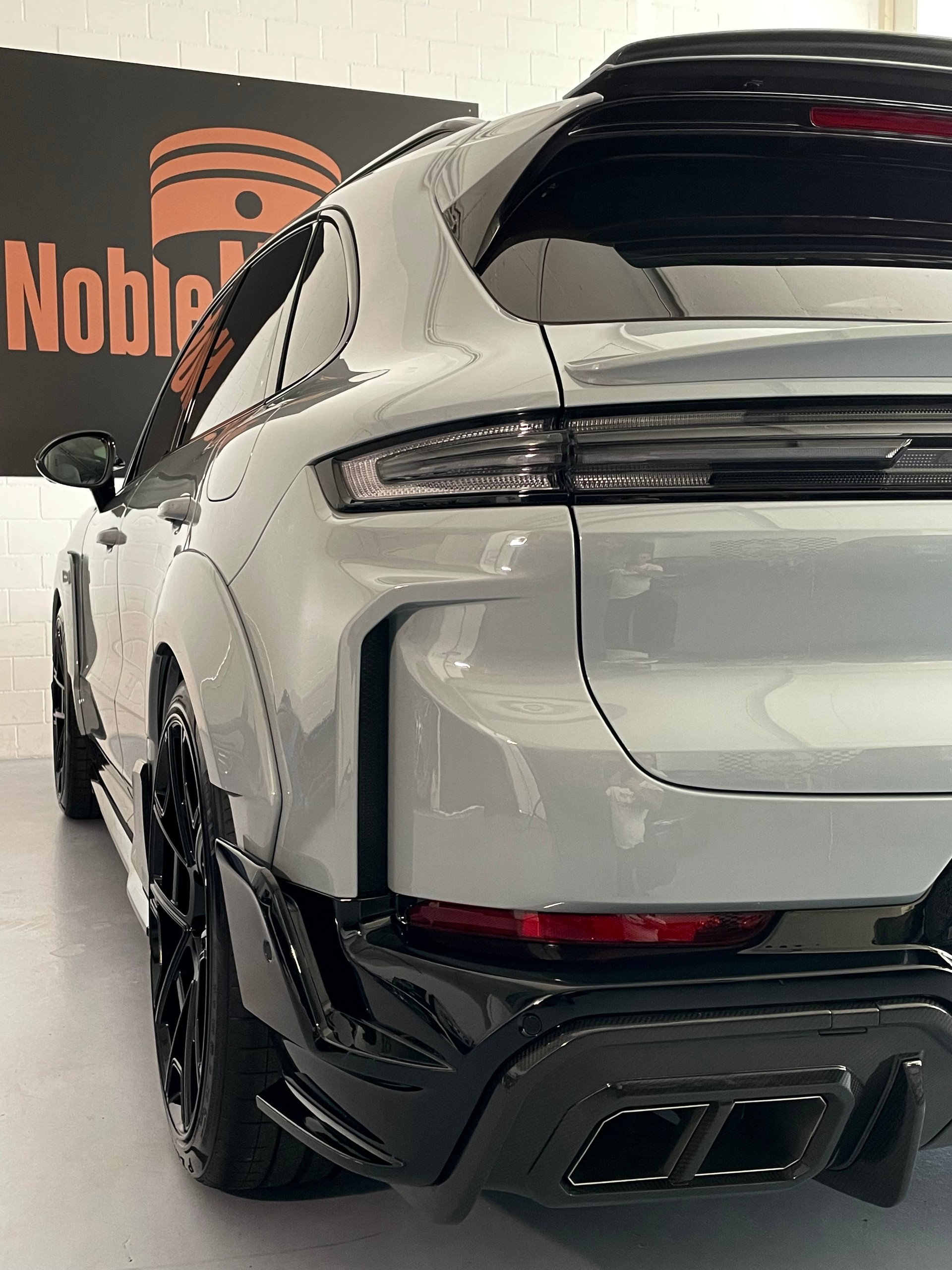 PORSCHE MAGNUM turbo E-Hybrid by TECHART - CH Zulassung aus 1. Hand-image-8