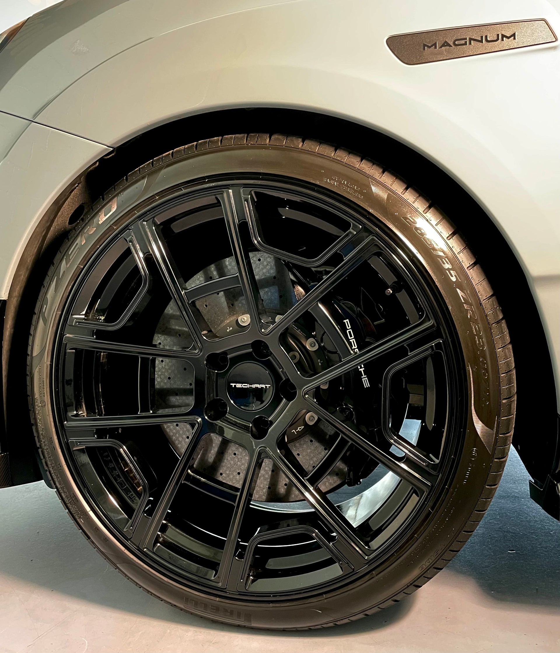 PORSCHE MAGNUM turbo E-Hybrid by TECHART - CH Zulassung aus 1. Hand-image-18