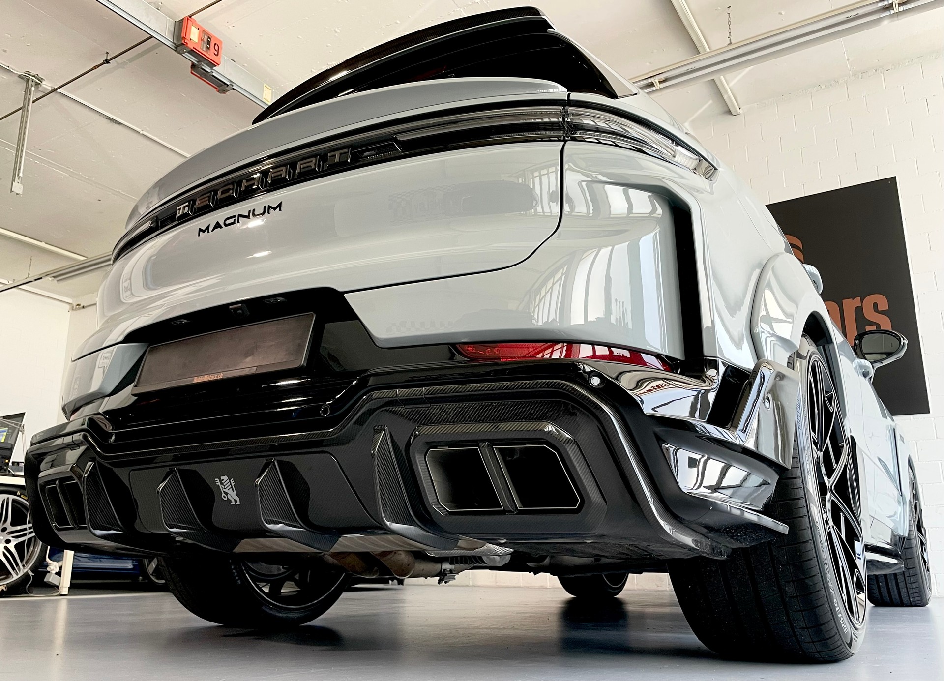 PORSCHE MAGNUM turbo E-Hybrid by TECHART - CH Zulassung aus 1. Hand-image-10