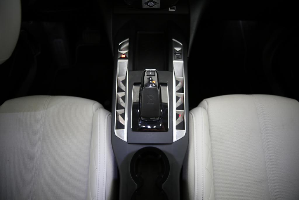 DS AUTOMOBILES 3 Crossback E-Tense So Chic-image-9