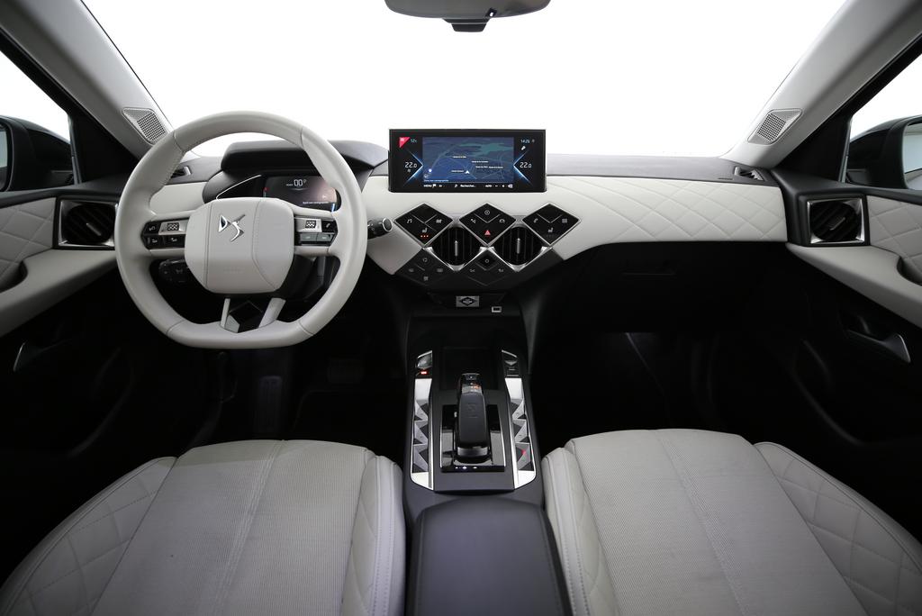 DS AUTOMOBILES 3 Crossback E-Tense So Chic-image-4