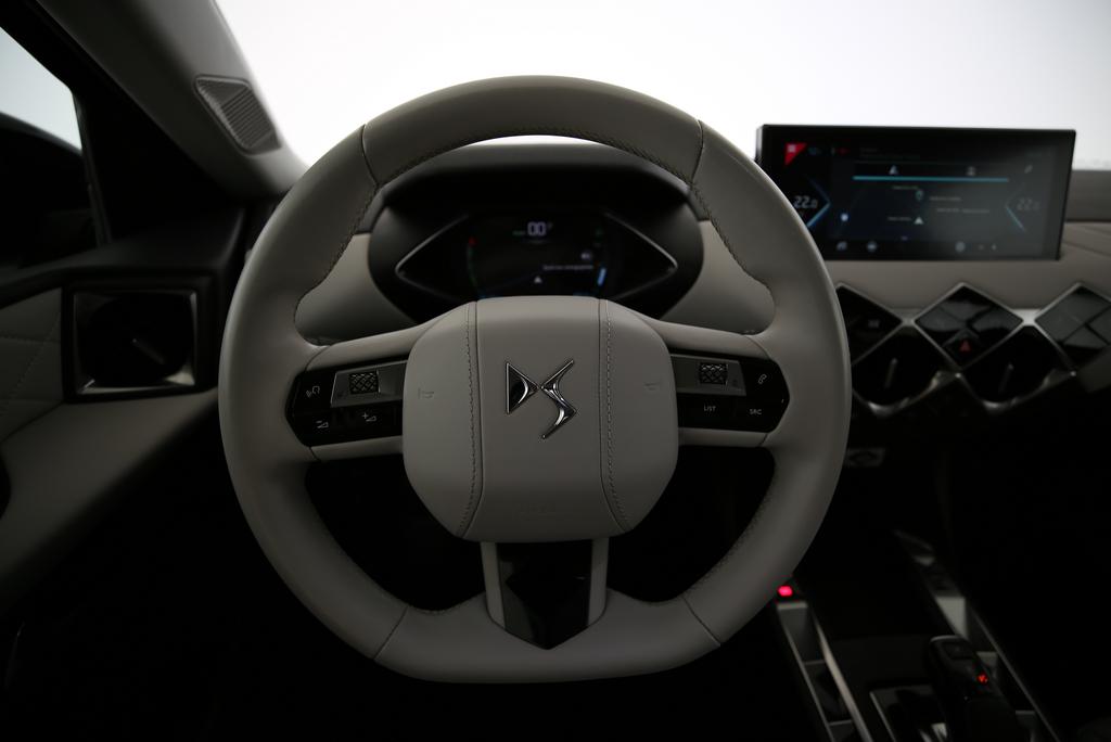 DS AUTOMOBILES 3 Crossback E-Tense So Chic-image-5