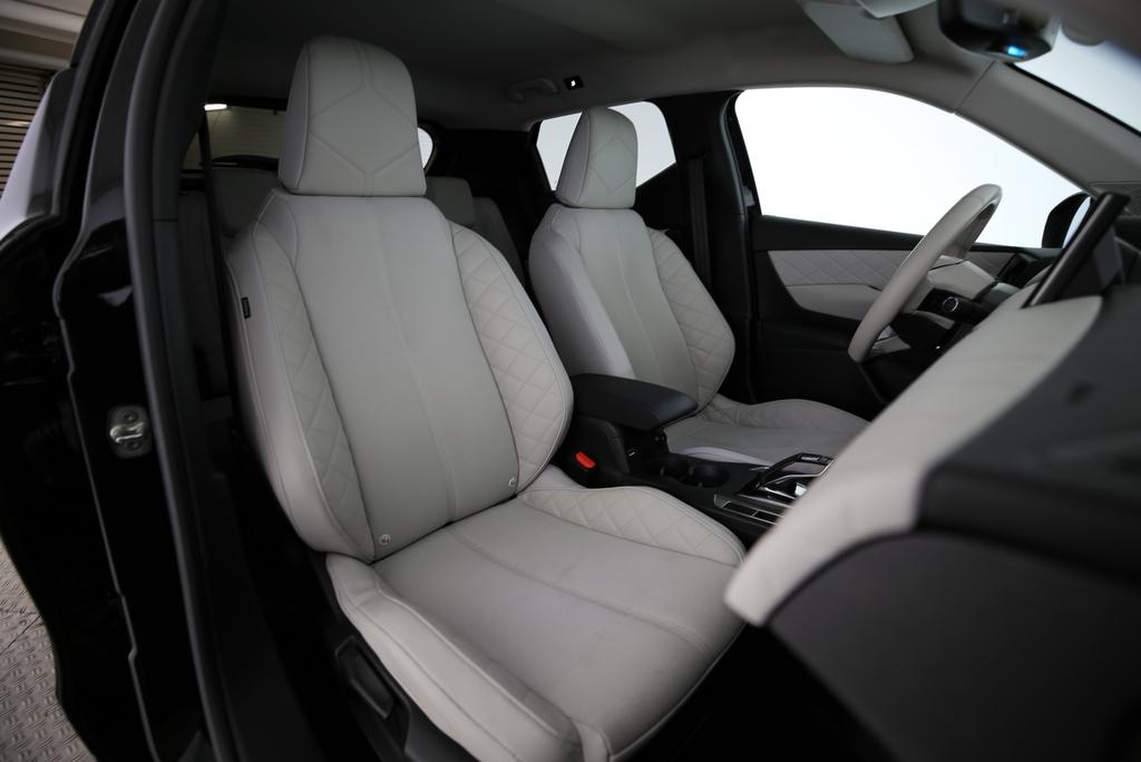 DS AUTOMOBILES 3 Crossback E-Tense So Chic-image-10