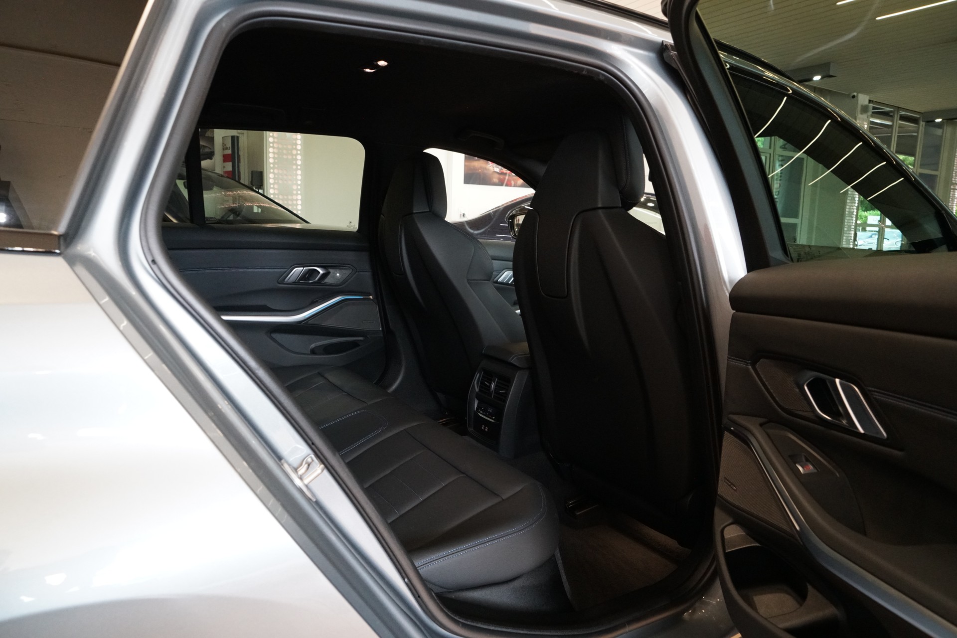 BMW M340i xDrive 48V Touring Steptronic M Sport Pro-image-17