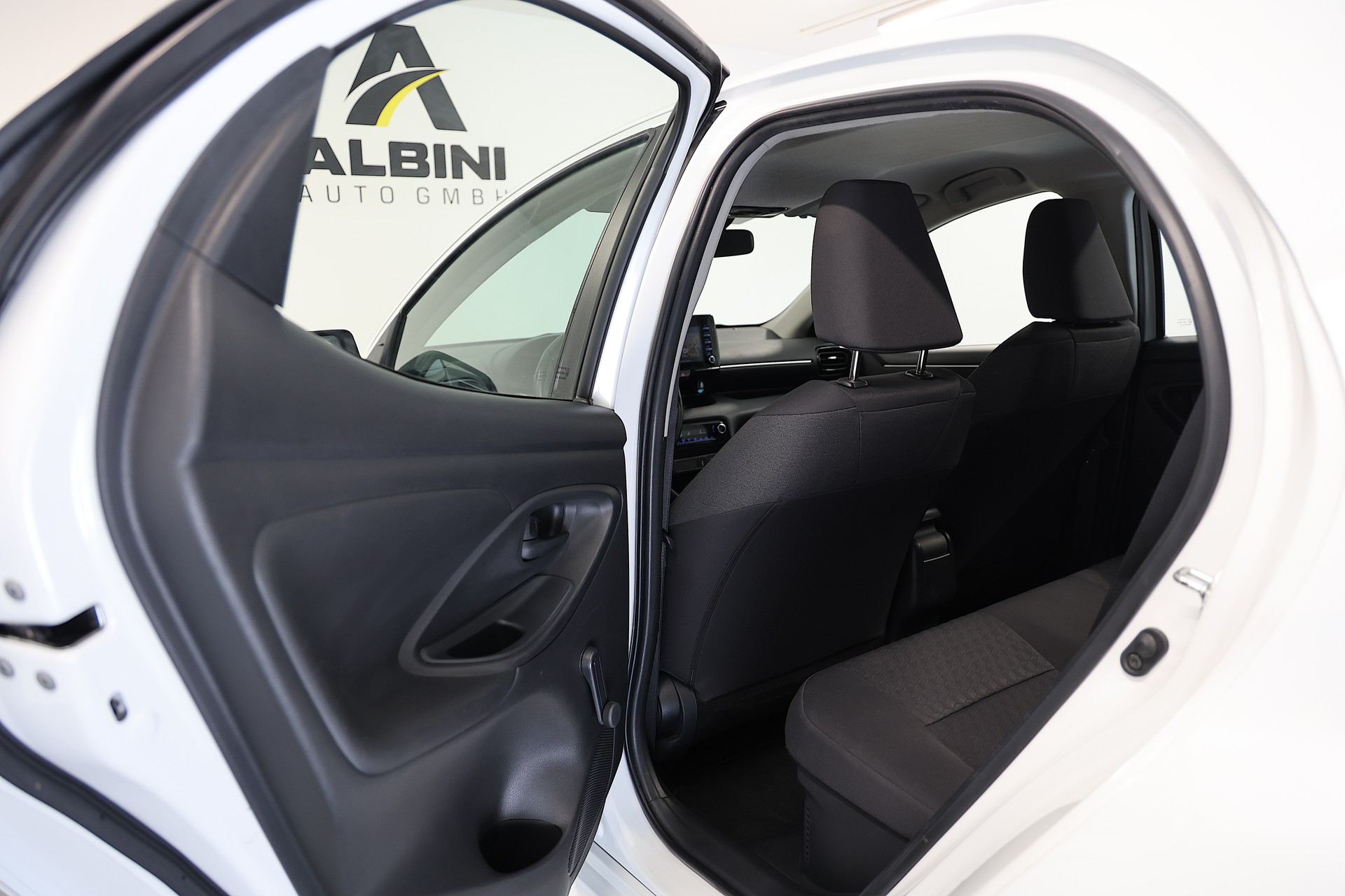 TOYOTA Yaris 1.5 Comfort e-CVT-image-13
