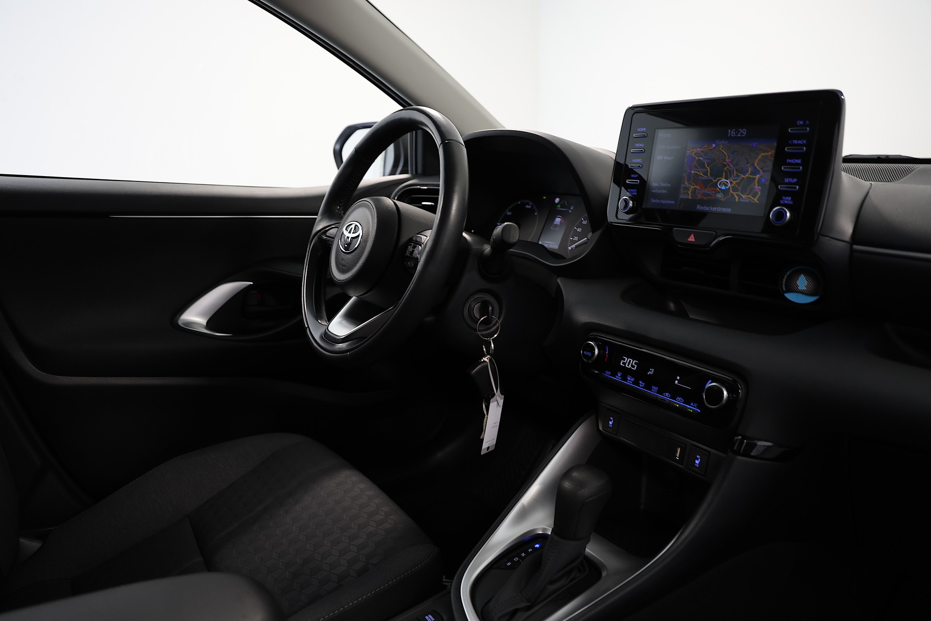TOYOTA Yaris 1.5 Comfort e-CVT-image-12