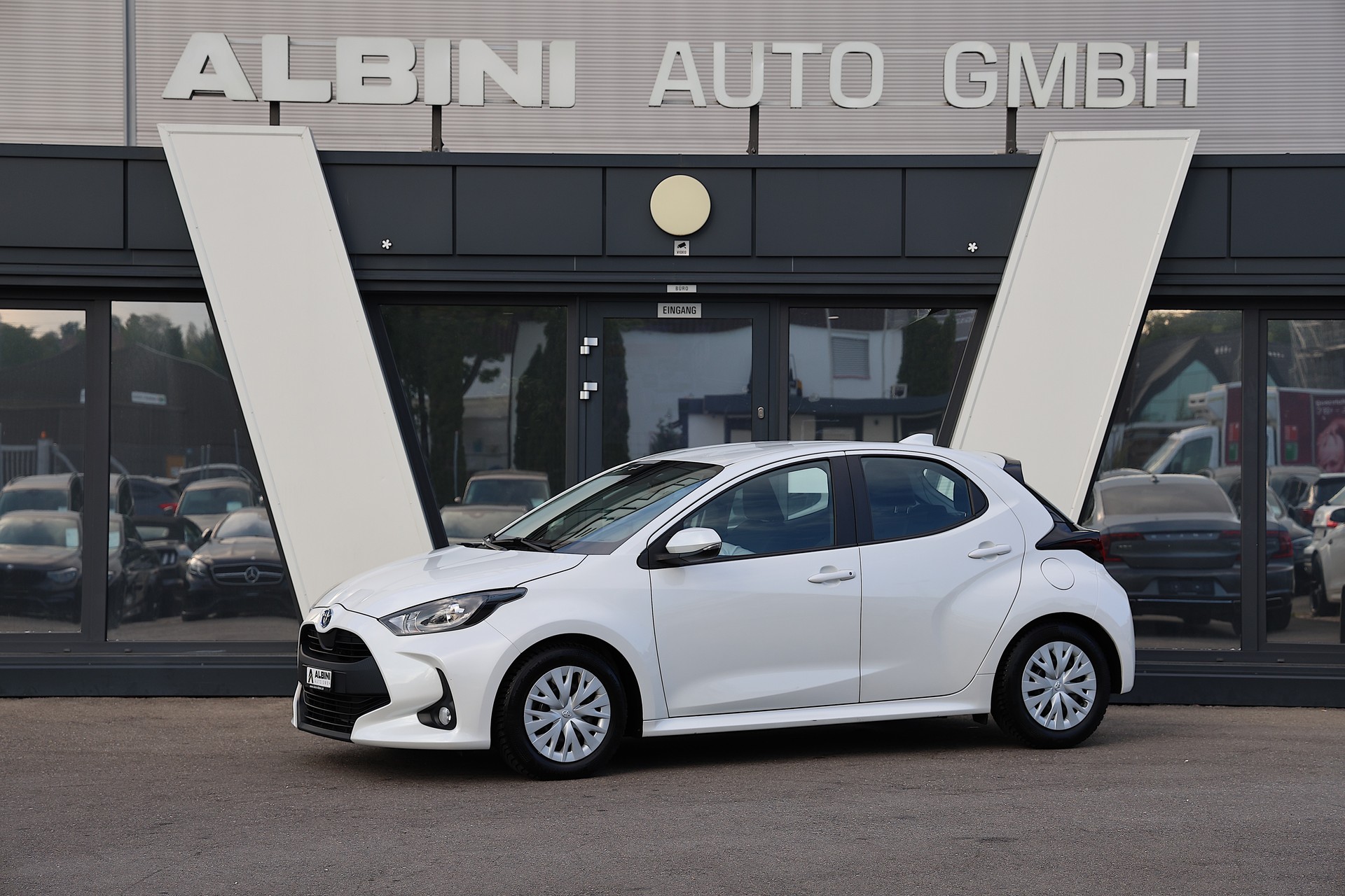 TOYOTA Yaris 1.5 Comfort e-CVT-image-0