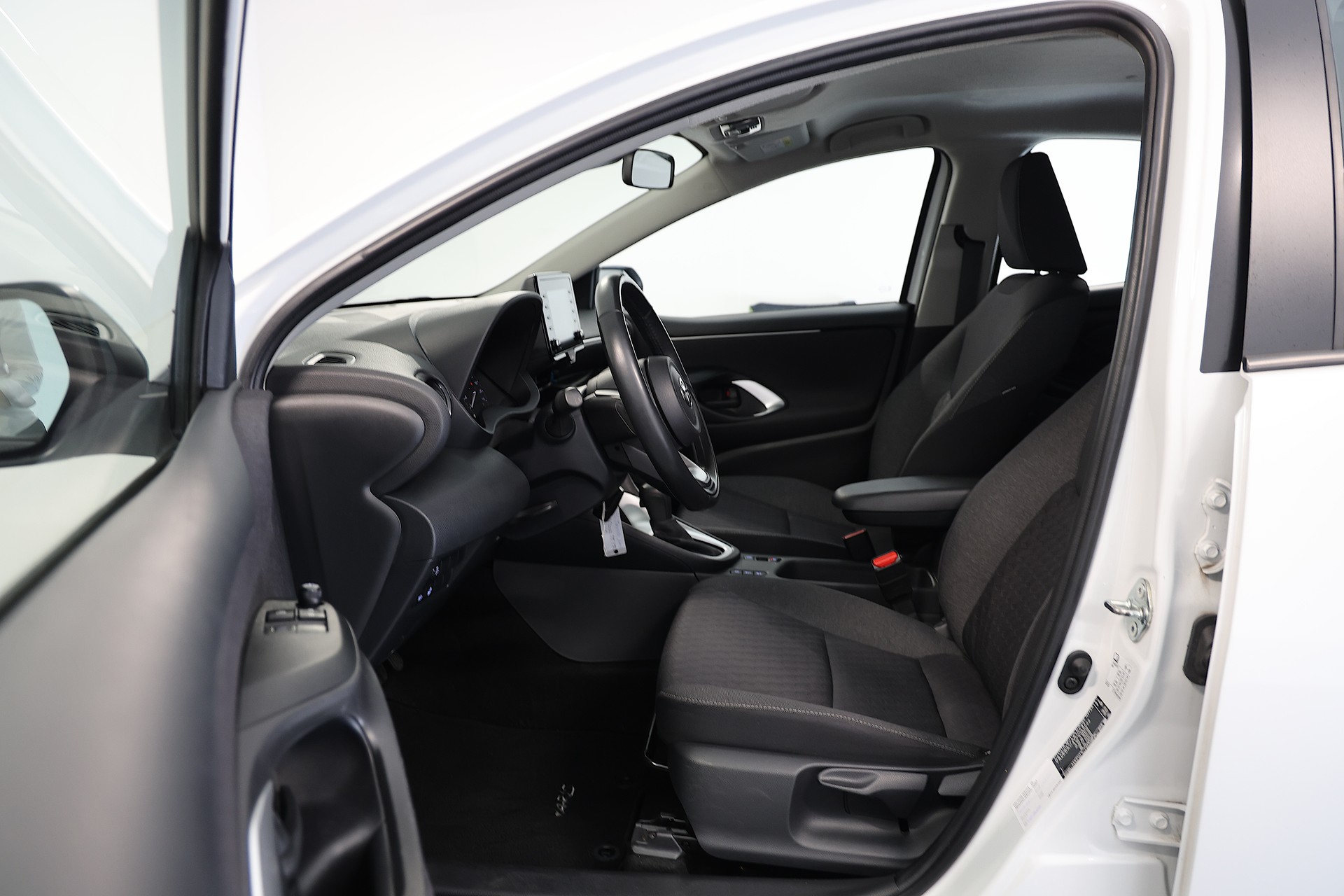 TOYOTA Yaris 1.5 Comfort e-CVT-image-5