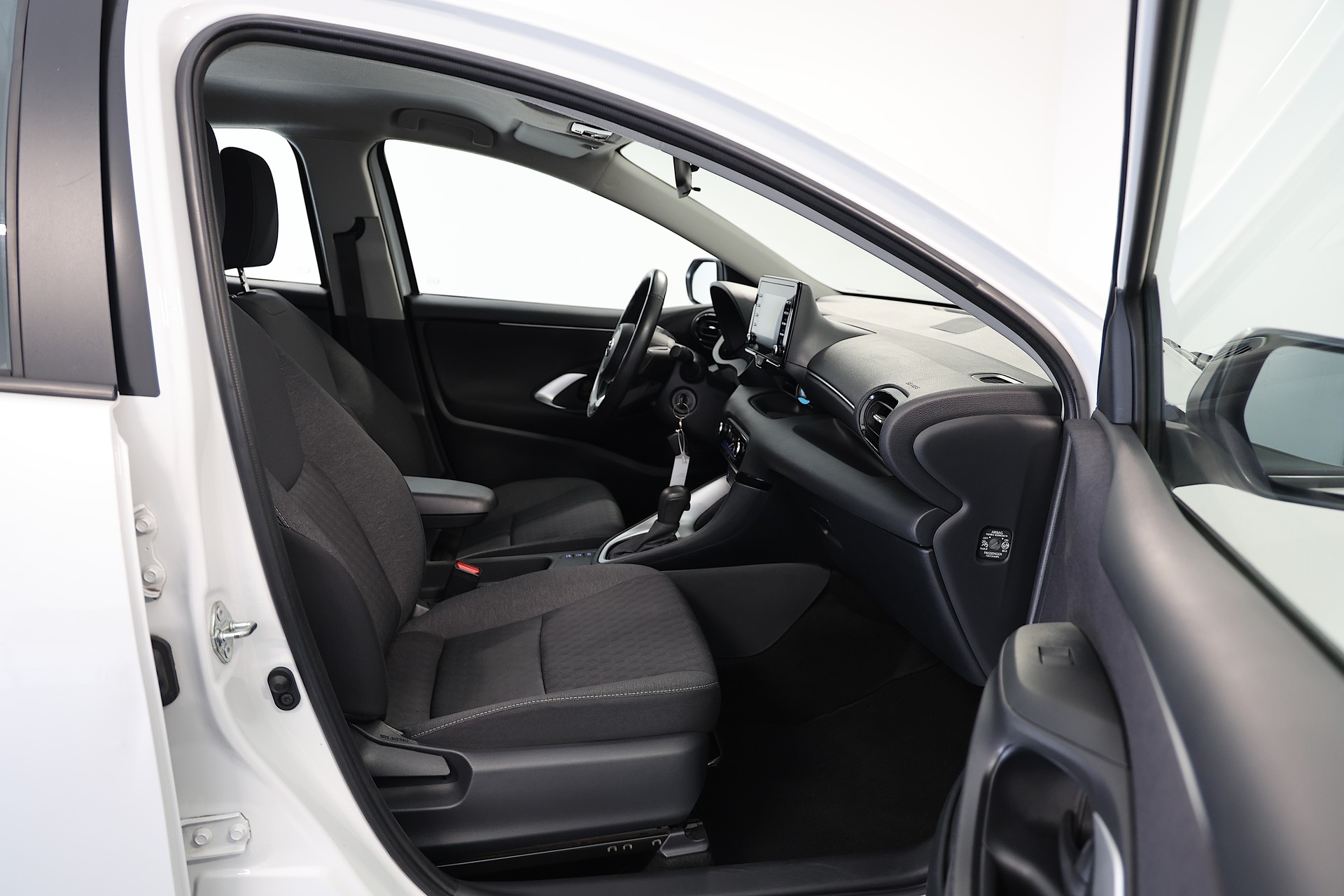 TOYOTA Yaris 1.5 Comfort e-CVT-image-11