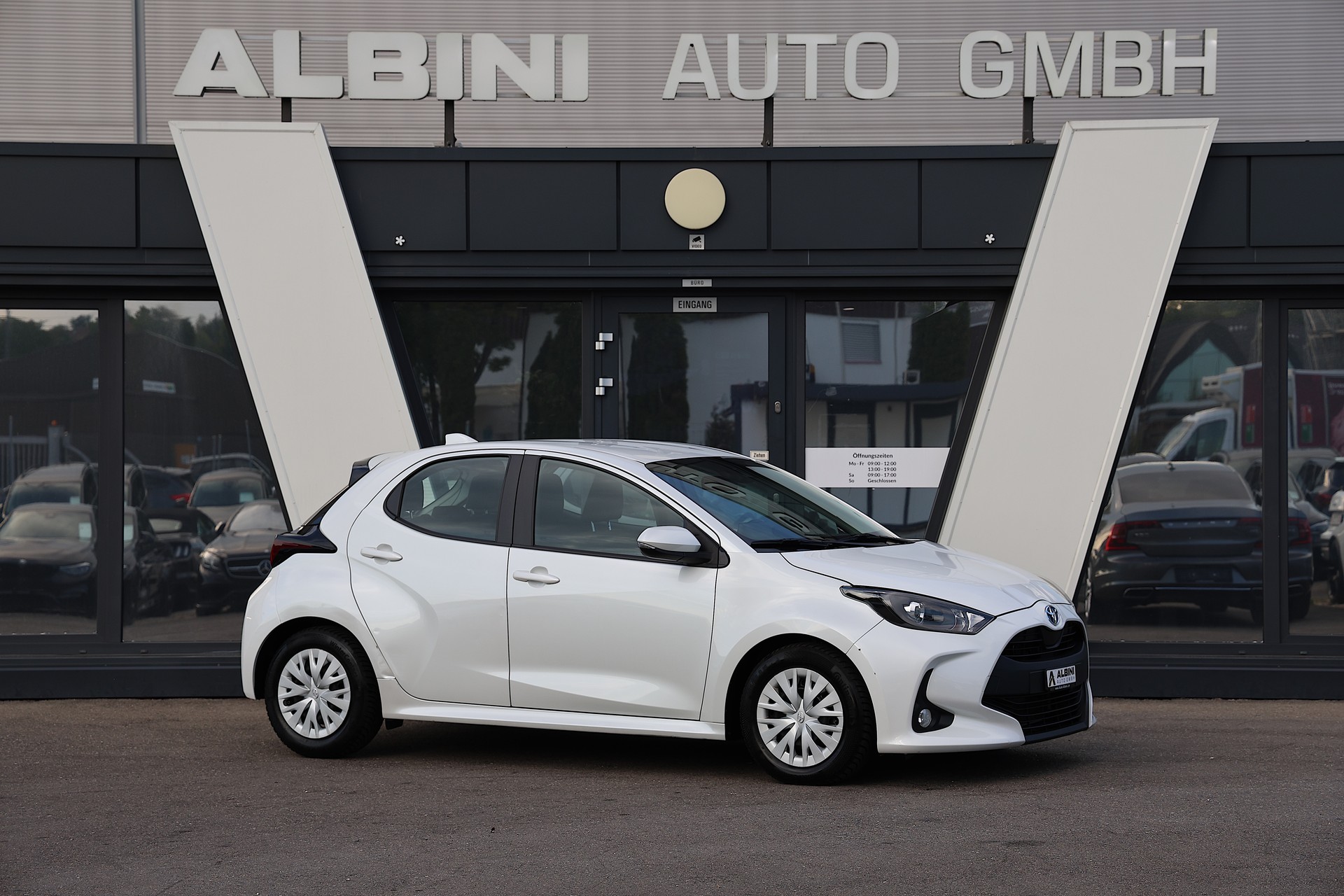 TOYOTA Yaris 1.5 Comfort e-CVT-image-1