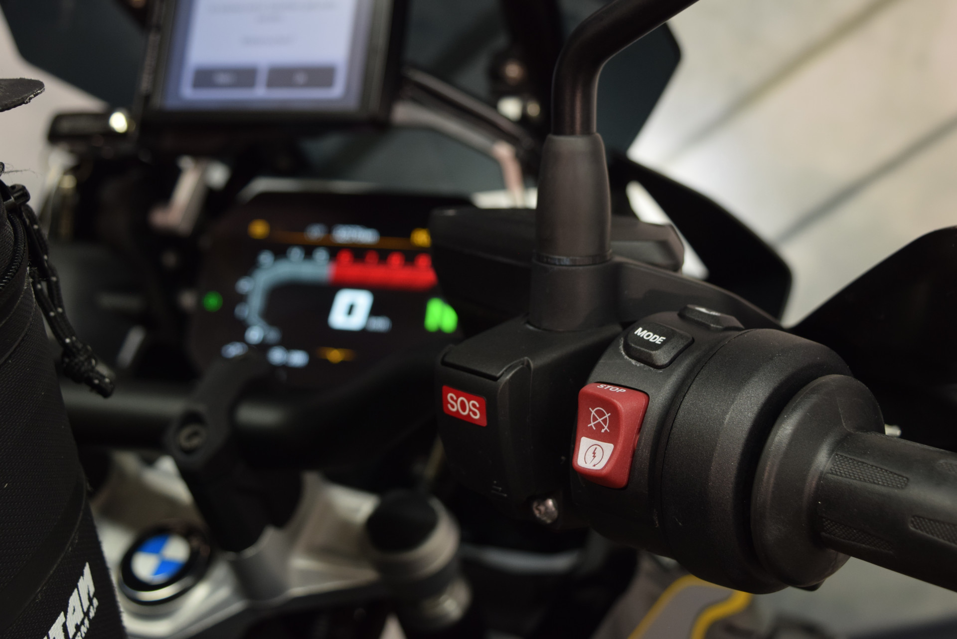 BMW R 1250 GS Exclusive inkl. Akrapovic & Navi-image-7