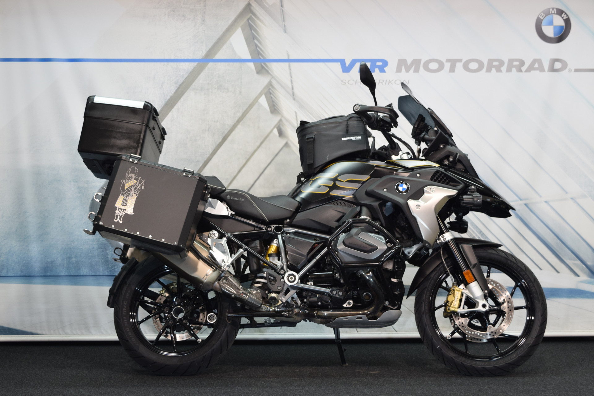 BMW R 1250 GS Exclusive inkl. Akrapovic & Navi-showroom-element-1