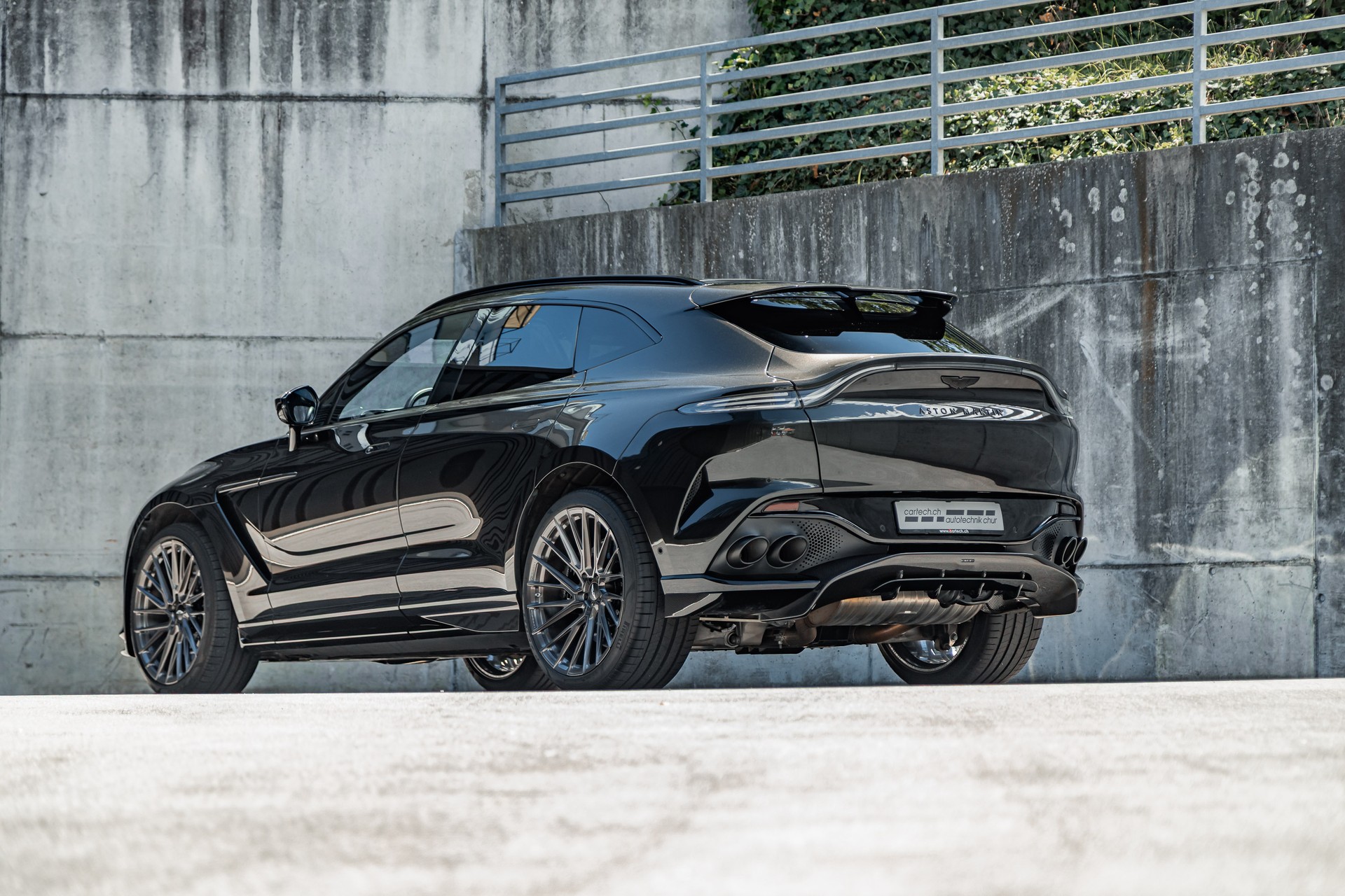 ASTON MARTIN DBX 707-image-20
