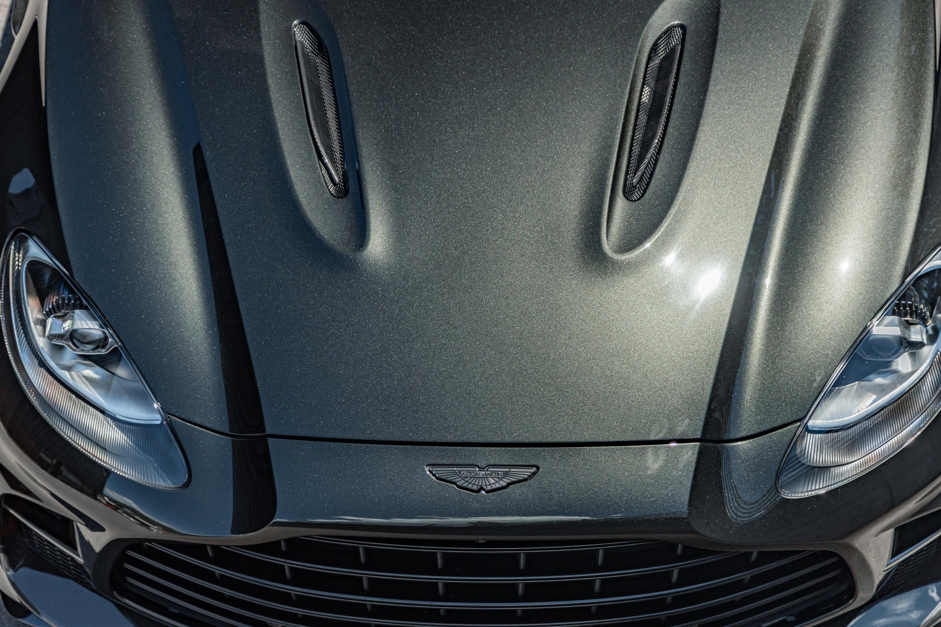 ASTON MARTIN DBX 707-image-3
