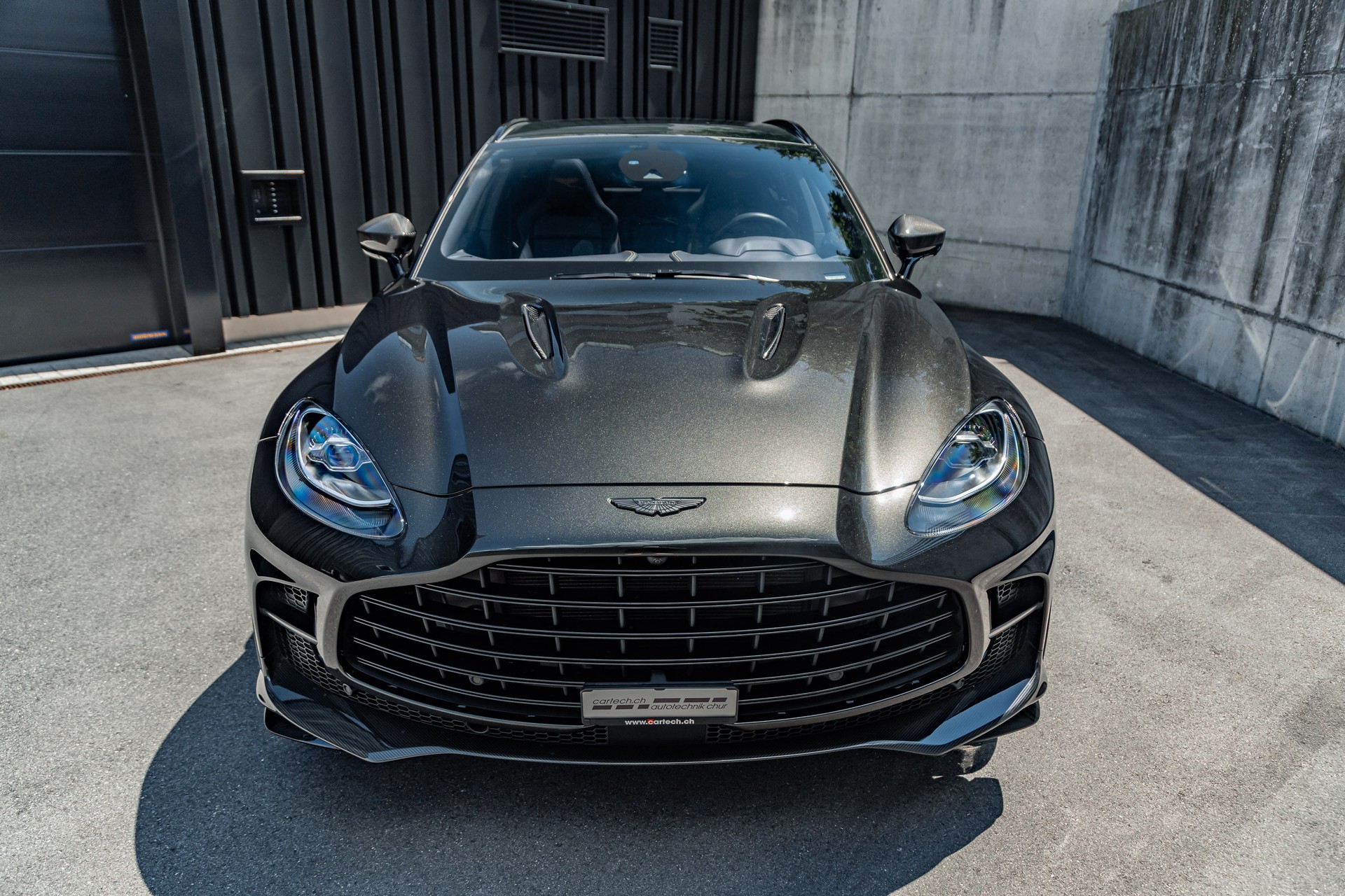 ASTON MARTIN DBX 707-image-5