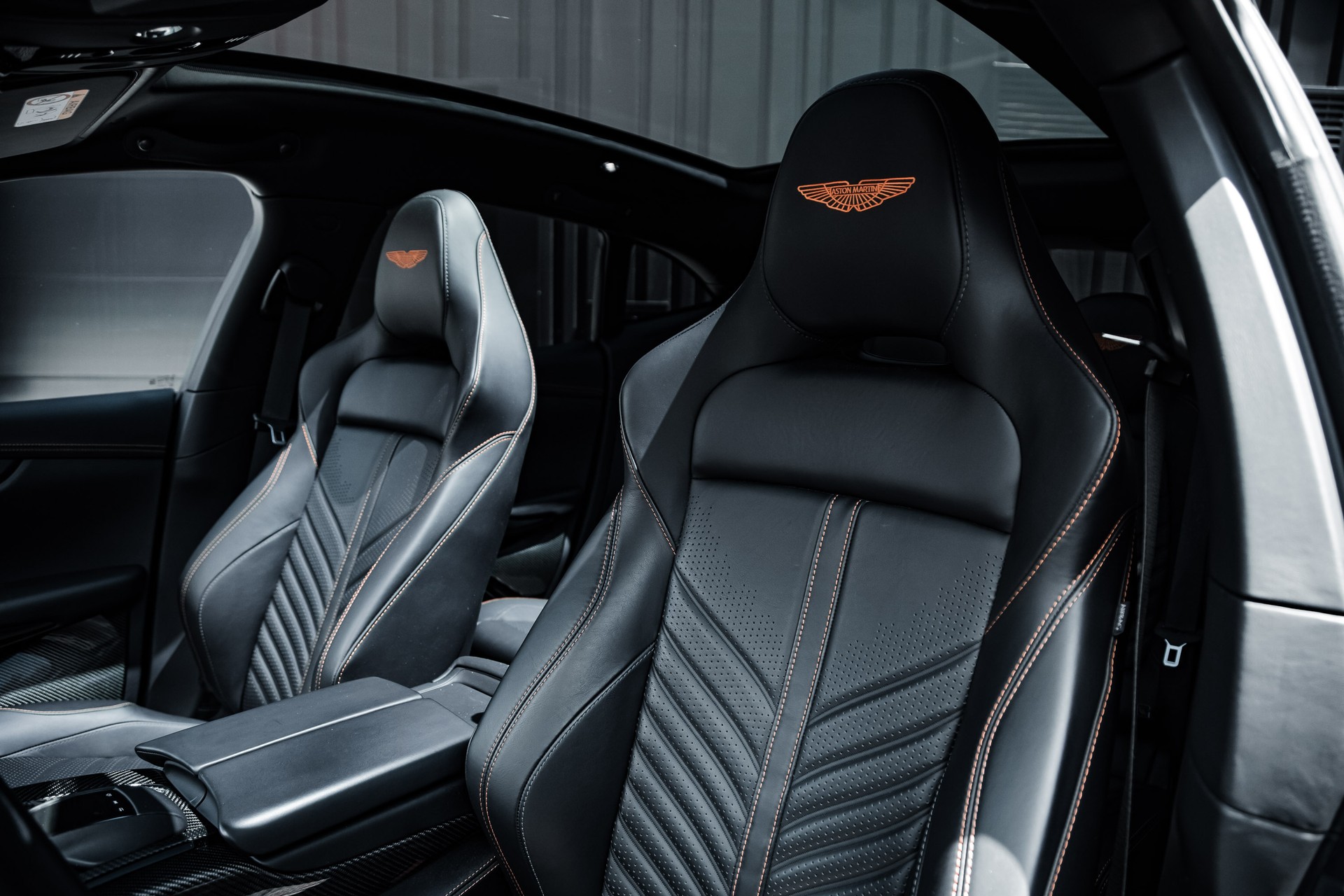 ASTON MARTIN DBX 707-image-15