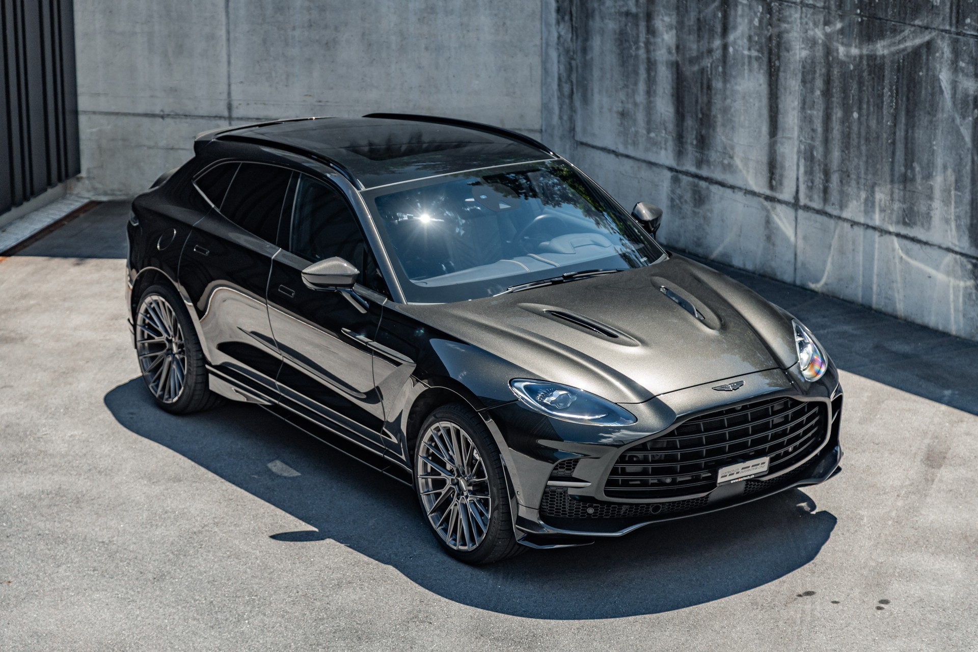 ASTON MARTIN DBX 707-image-4