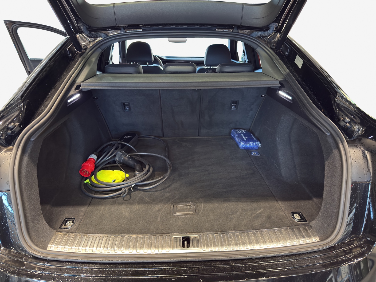 AUDI e-tron 50 Sportback quattro-image-12