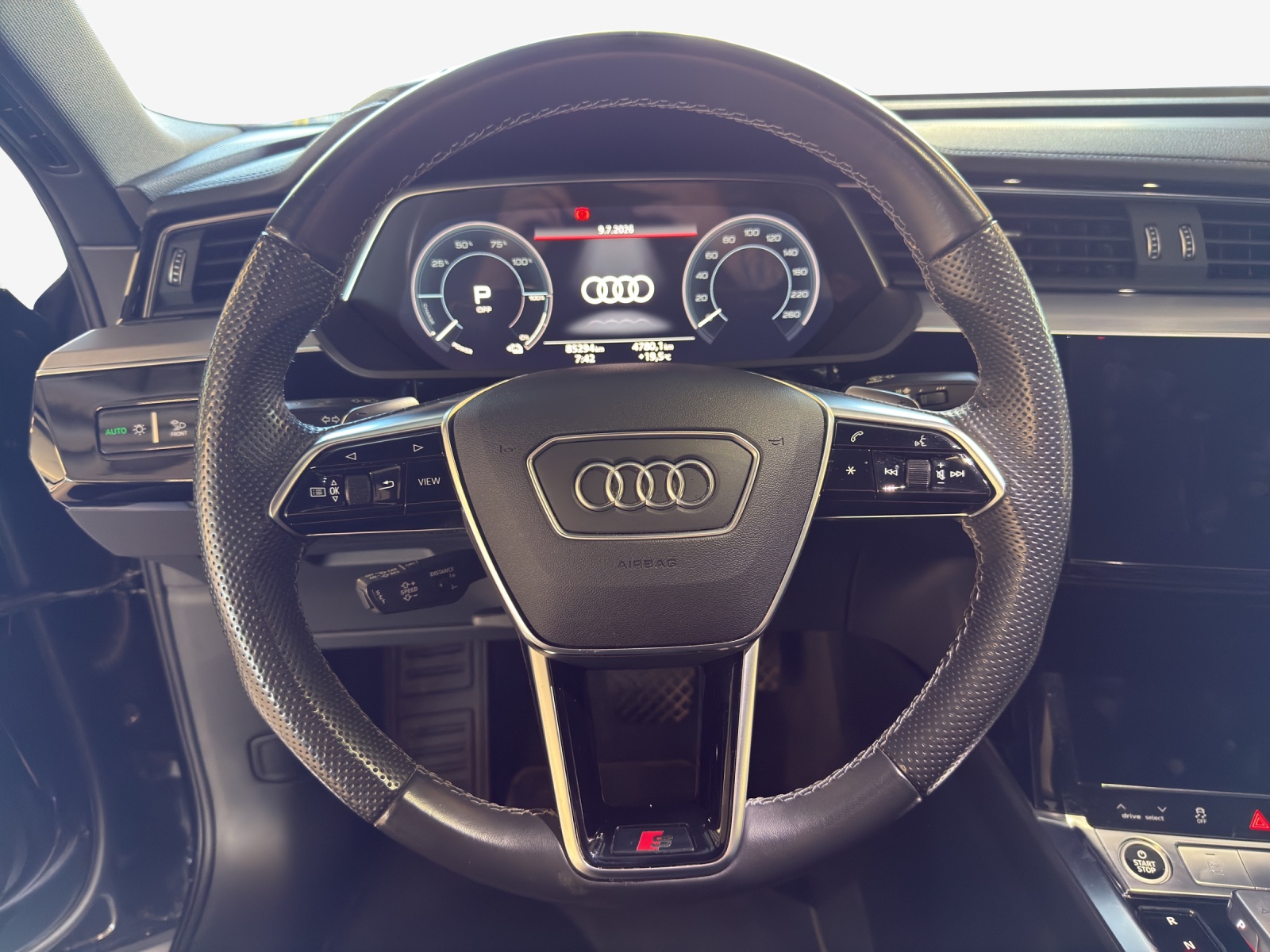 AUDI e-tron 50 Sportback quattro-image-9