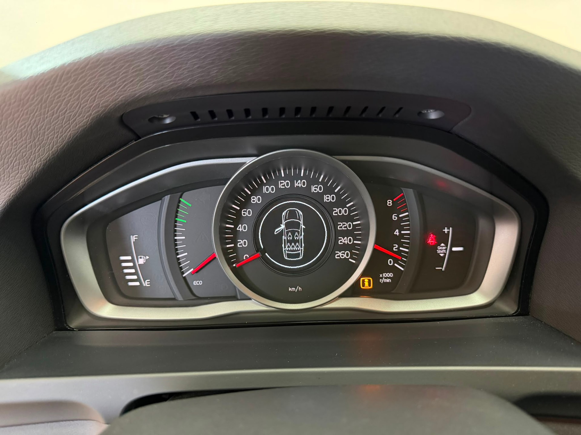 VOLVO V60 T4 Momentum-image-10