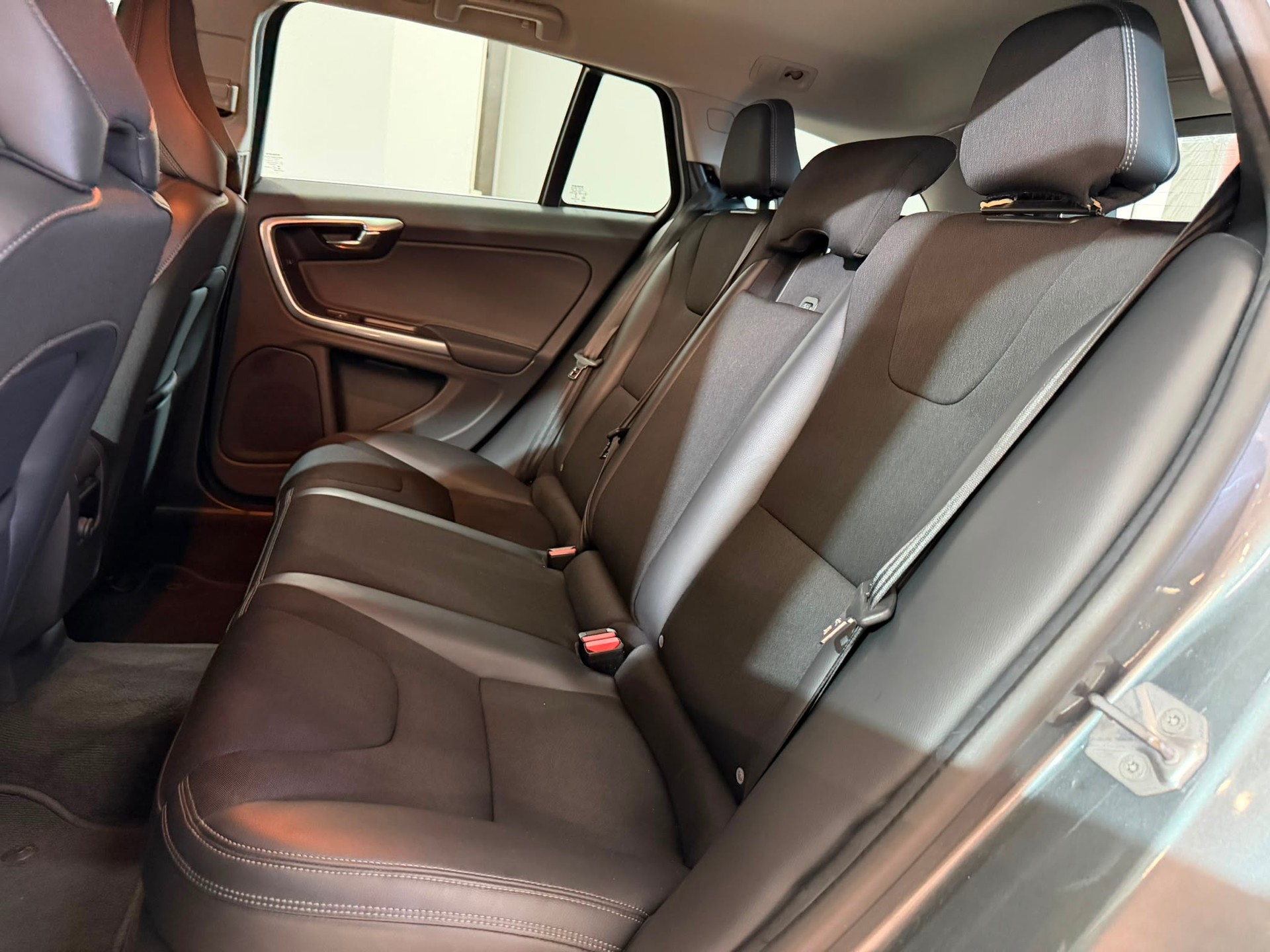 VOLVO V60 T4 Momentum-image-7
