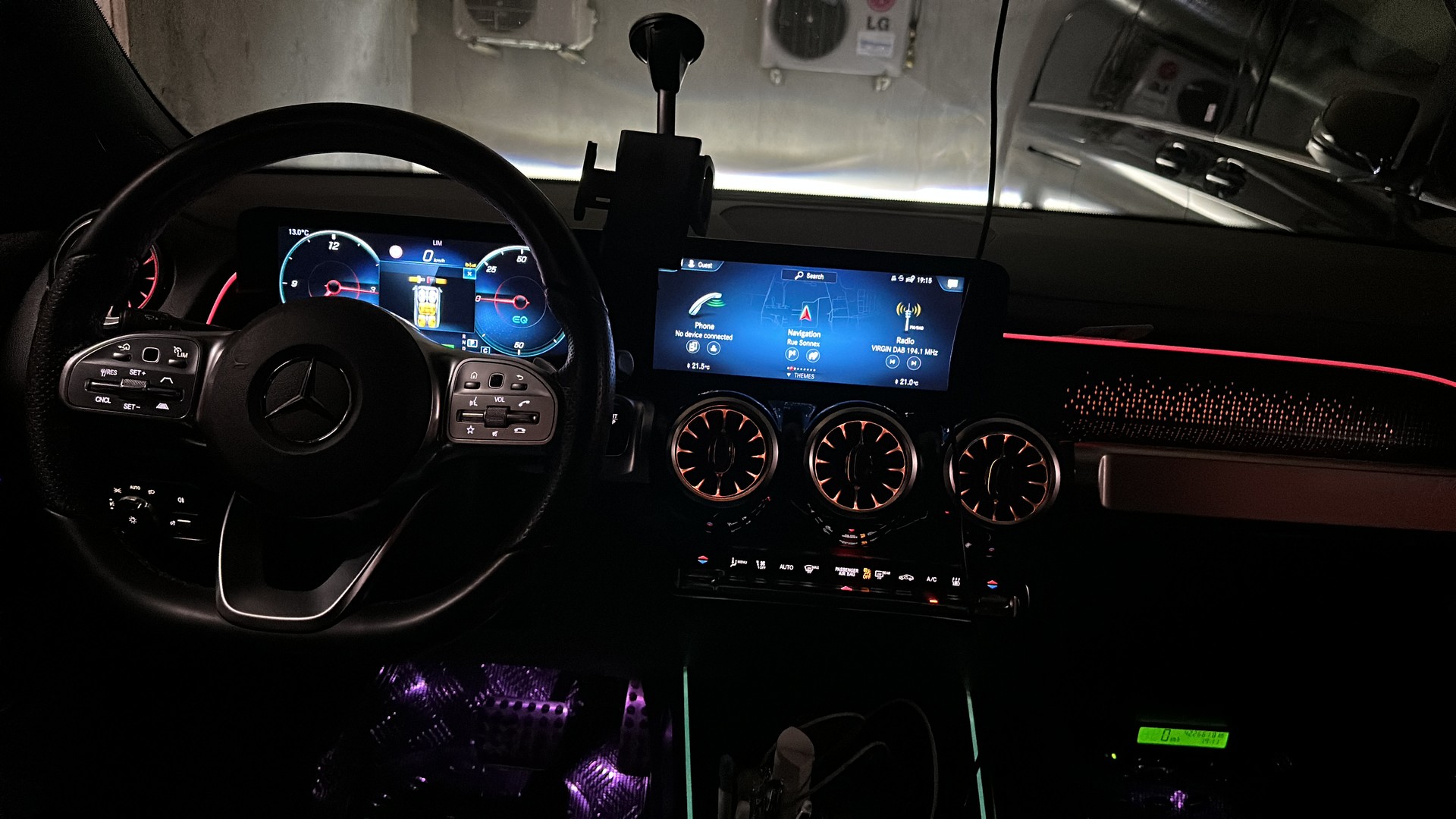MERCEDES-BENZ EQB 300 Swiss Star AMG Line 4matic-image-5