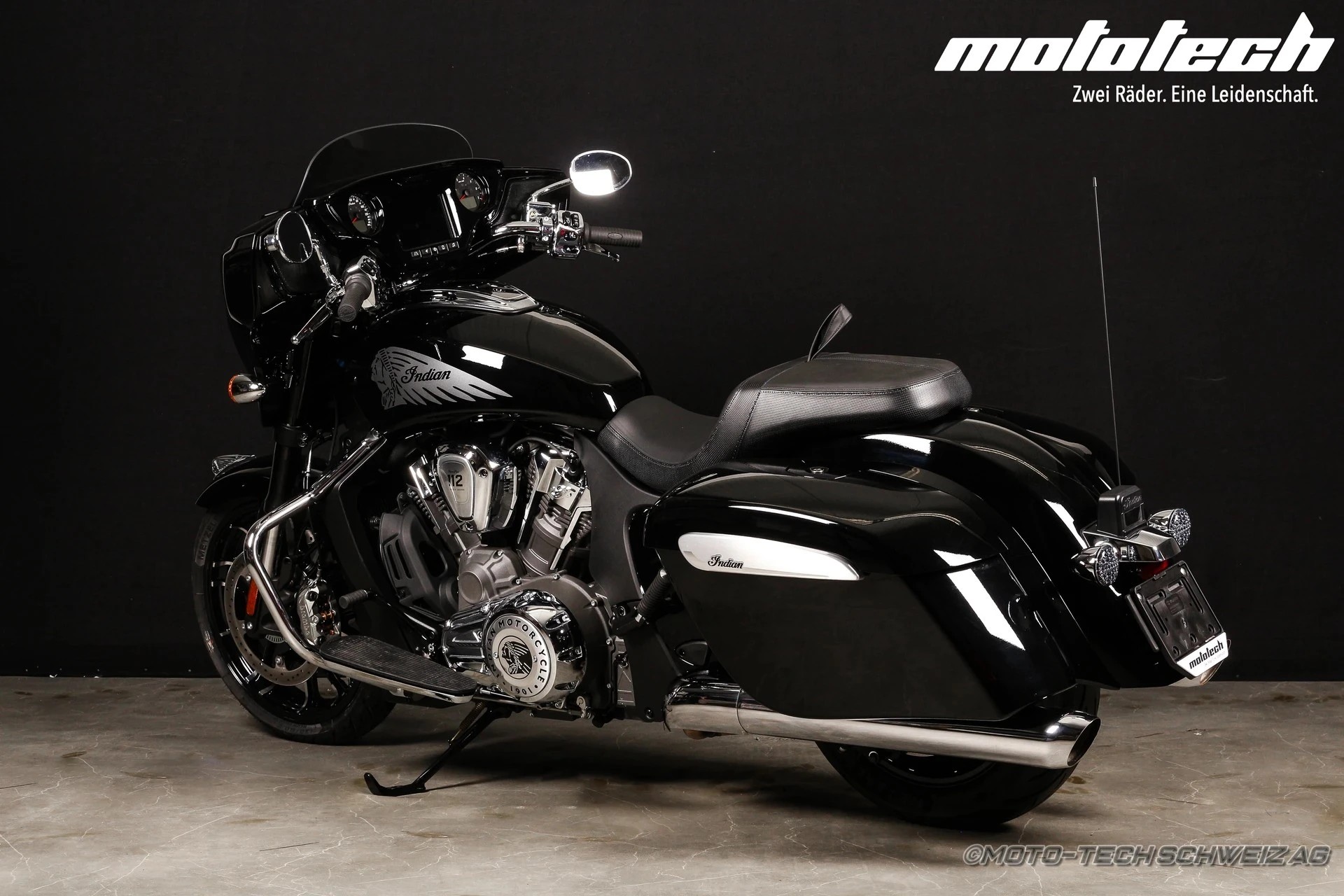 INDIAN Chieftain Power Plus Limited-showroom-element-3
