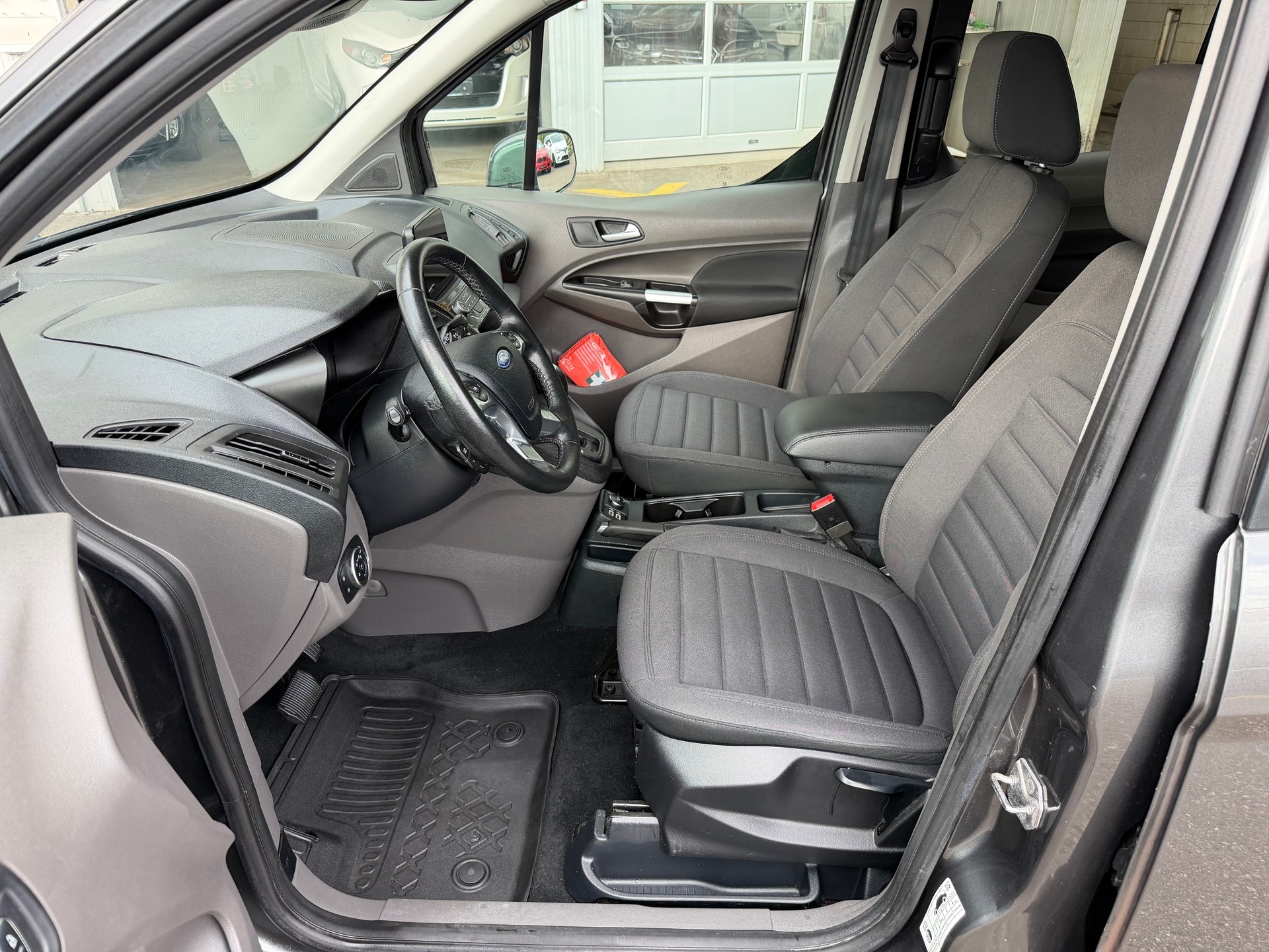 FORD Grand Tourneo Connect 1.5 EcoBlue Trend Automat-image-8