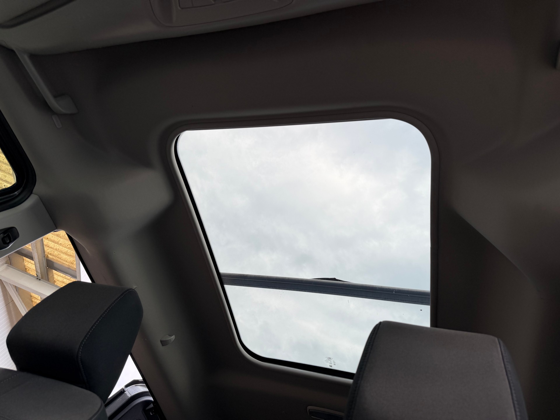 FORD Grand Tourneo Connect 1.5 EcoBlue Trend Automat-image-13