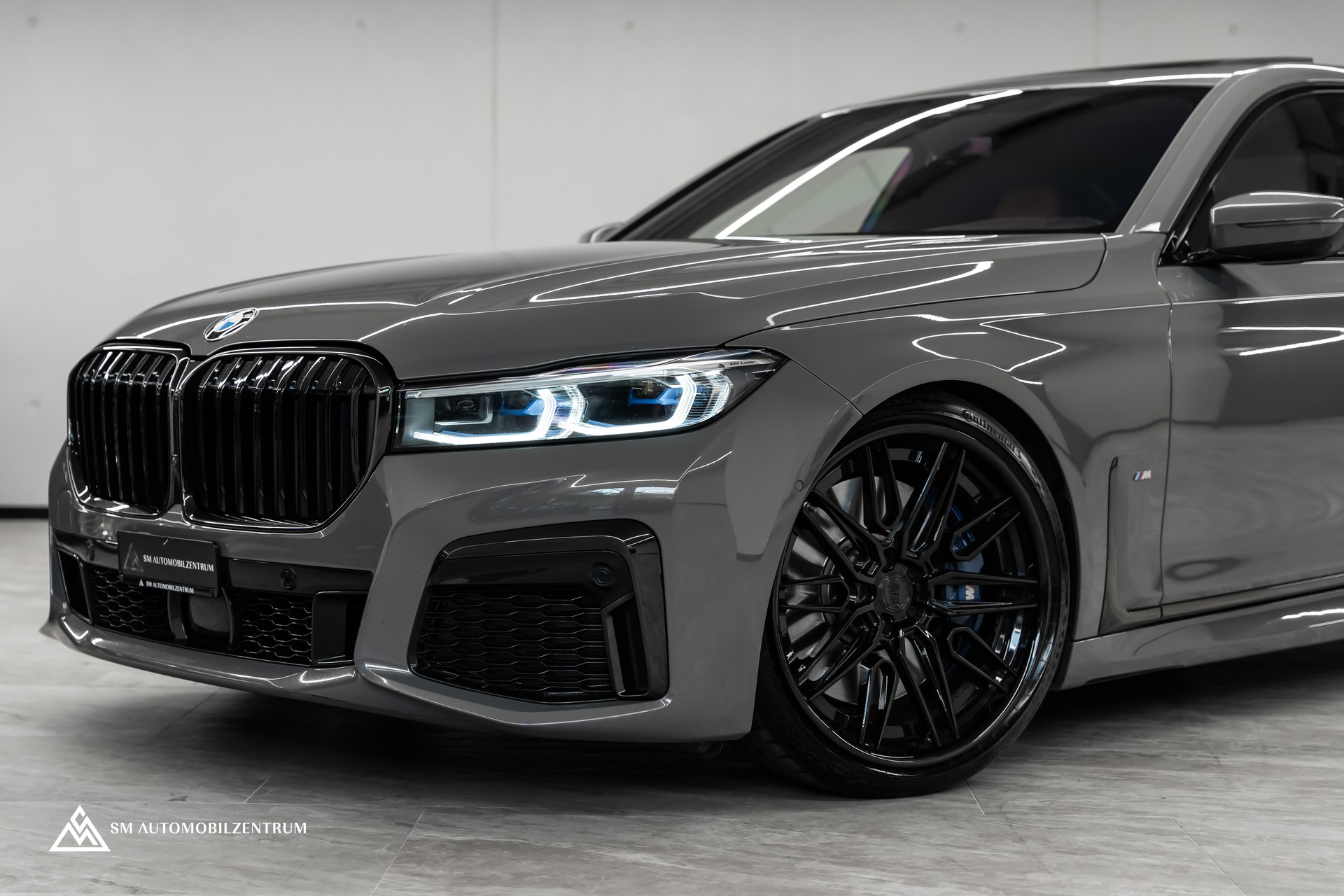 BMW 750i xDrive M Sport Steptronic / Vollausstattung / CH-Fahrzeug / Massagesitze-showroom-element-3
