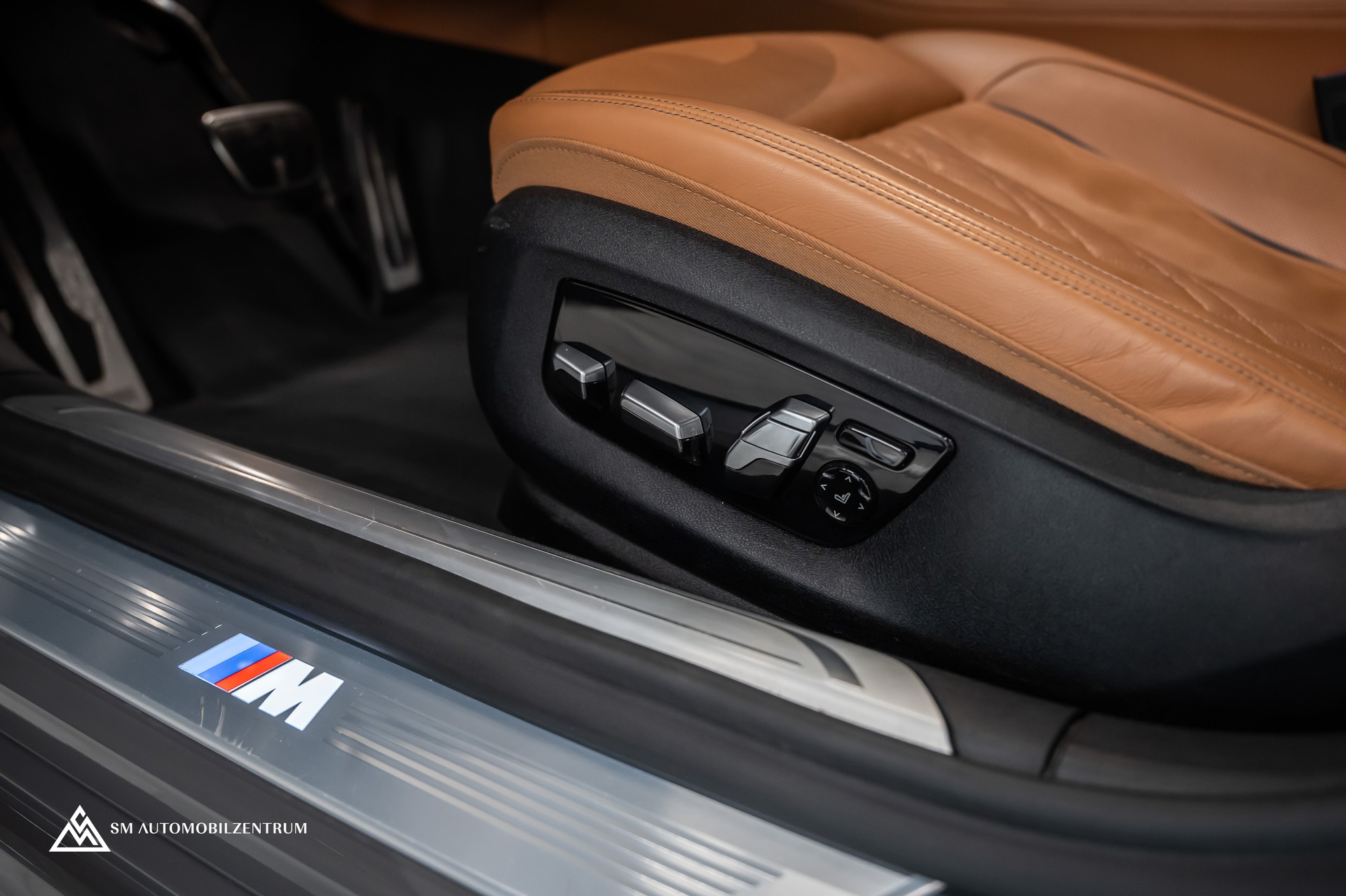BMW 750i xDrive M Sport Steptronic / Vollausstattung / CH-Fahrzeug / Massagesitze-image-18