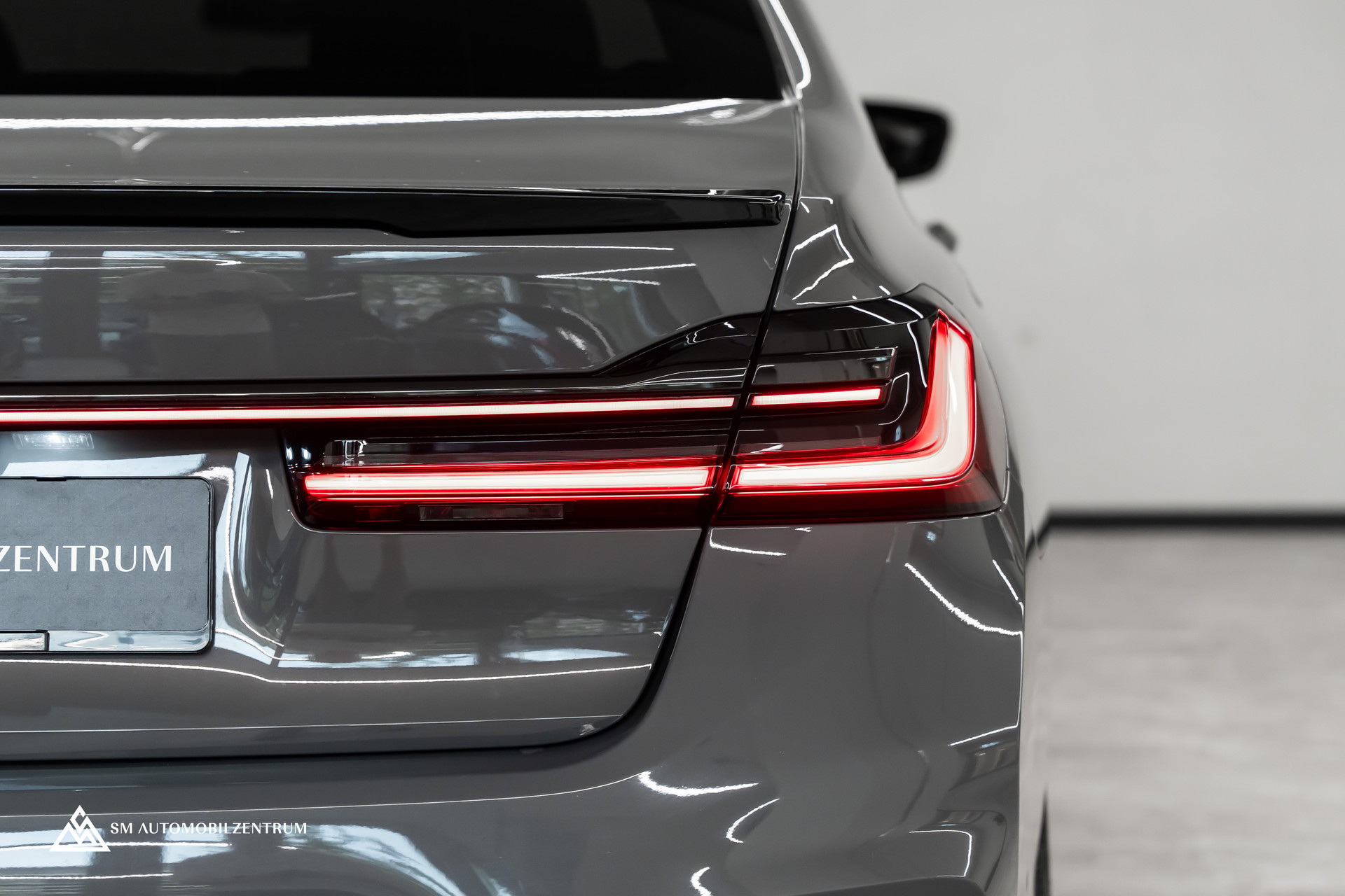 BMW 750i xDrive M Sport Steptronic / Vollausstattung / CH-Fahrzeug / Massagesitze-image-10