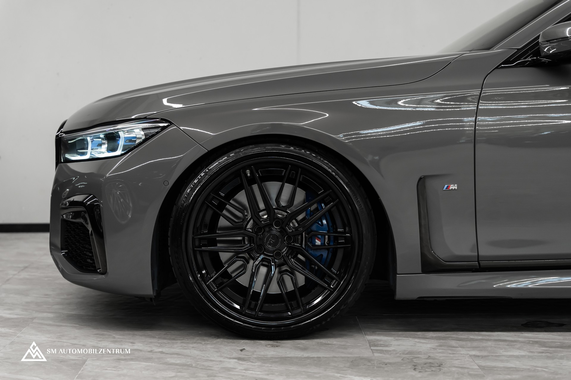 BMW 750i xDrive M Sport Steptronic / Vollausstattung / CH-Fahrzeug / Massagesitze-image-5