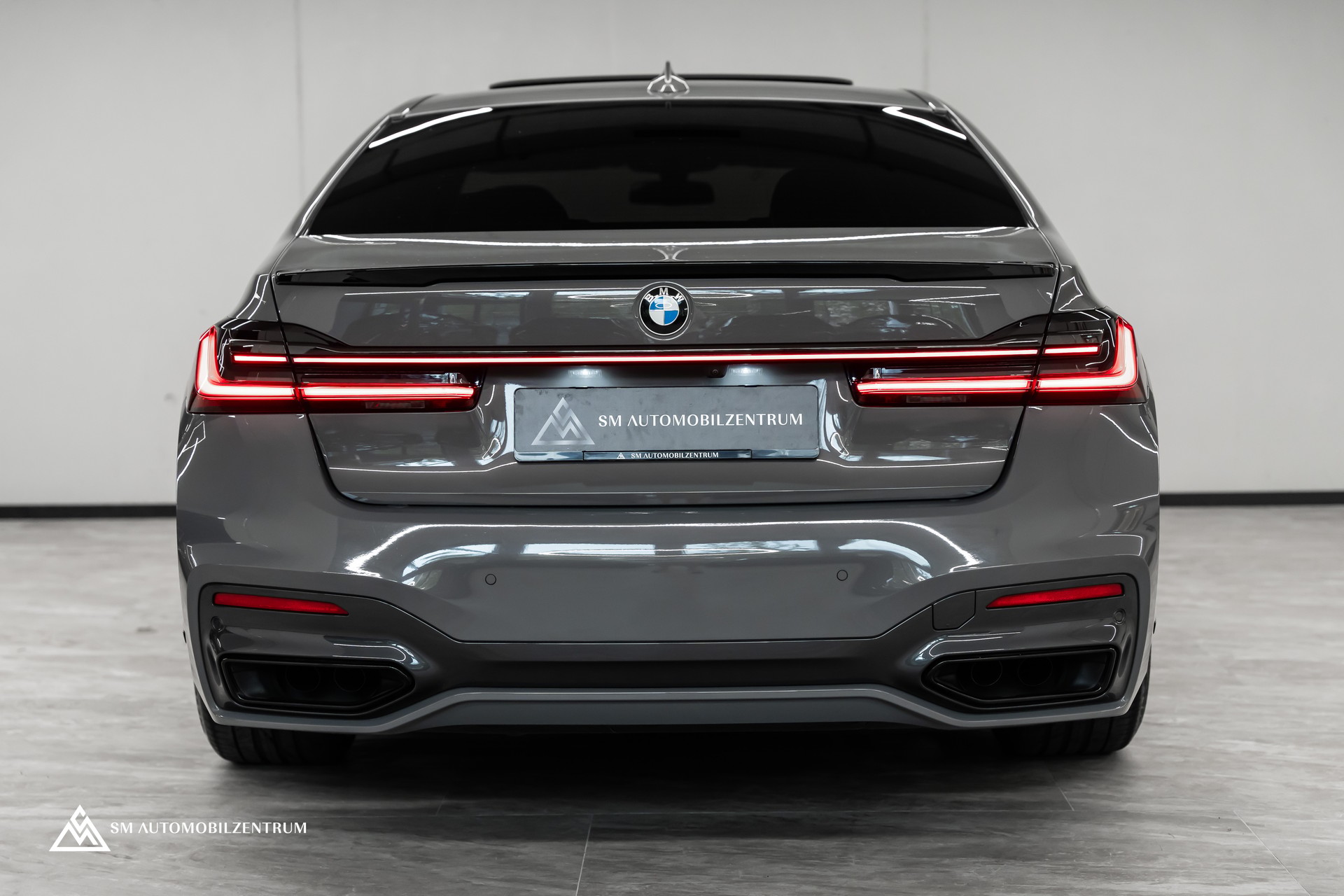 BMW 750i xDrive M Sport Steptronic / Vollausstattung / CH-Fahrzeug / Massagesitze-image-9