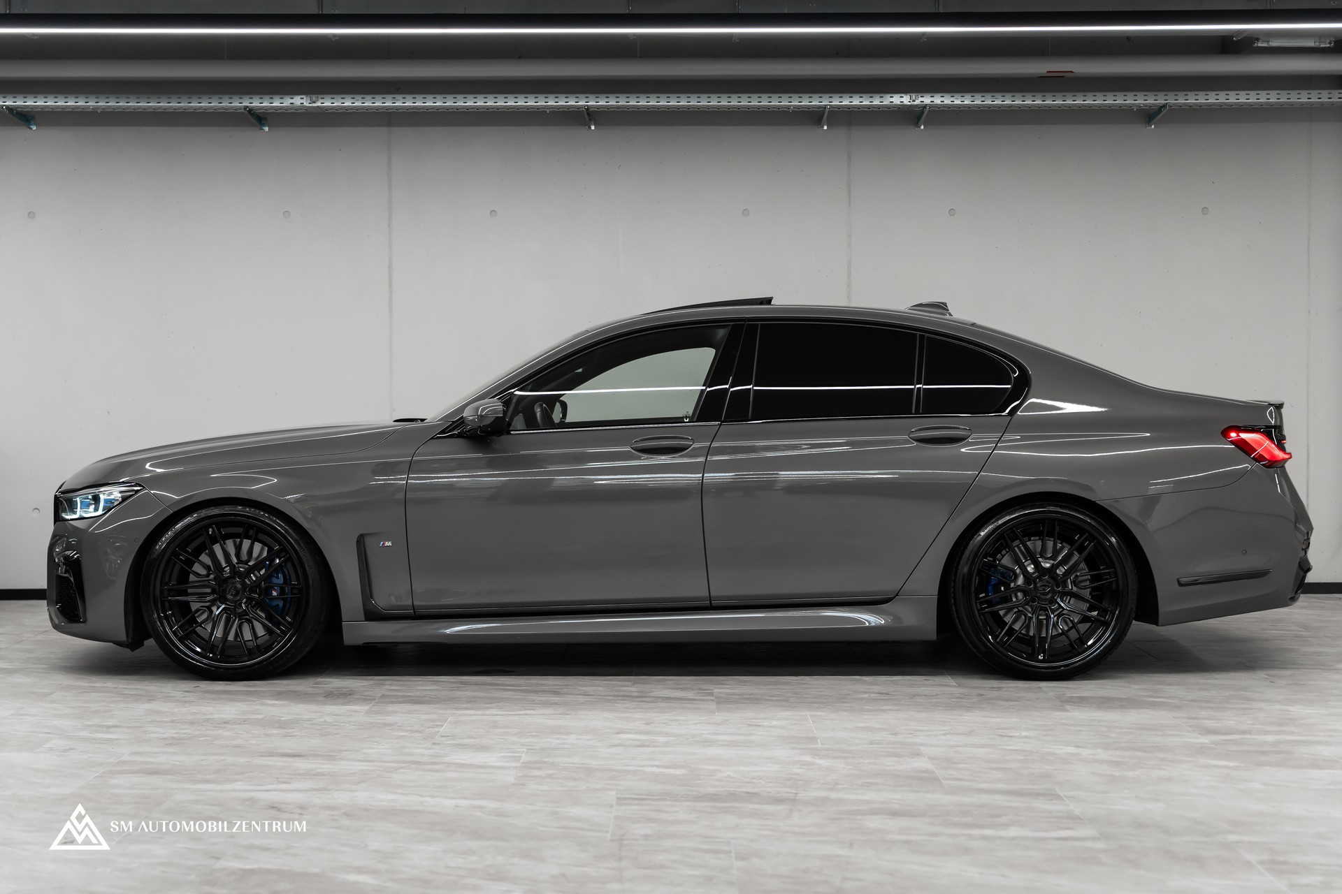 BMW 750i xDrive M Sport Steptronic / Vollausstattung / CH-Fahrzeug / Massagesitze-image-4