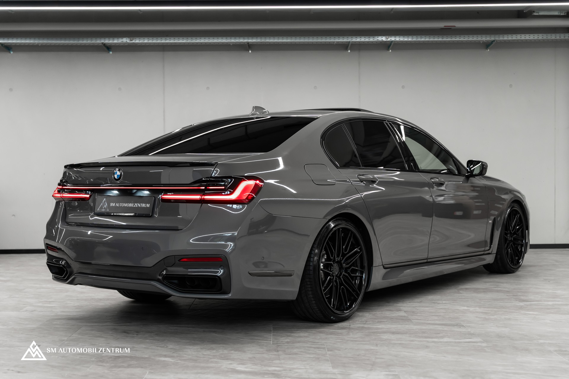 BMW 750i xDrive M Sport Steptronic / Vollausstattung / CH-Fahrzeug / Massagesitze-image-7