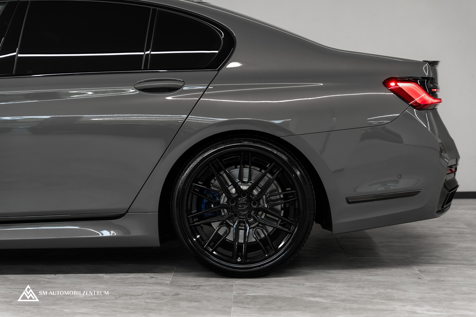 BMW 750i xDrive M Sport Steptronic / Vollausstattung / CH-Fahrzeug / Massagesitze-image-6