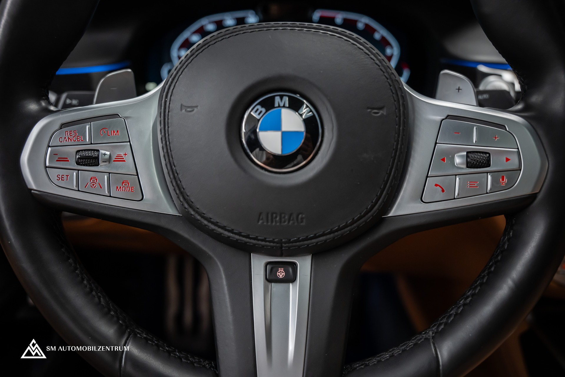 BMW 750i xDrive M Sport Steptronic / Vollausstattung / CH-Fahrzeug / Massagesitze-image-32