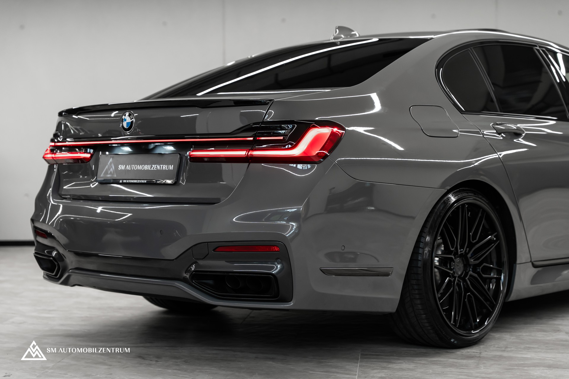 BMW 750i xDrive M Sport Steptronic / Vollausstattung / CH-Fahrzeug / Massagesitze-image-8