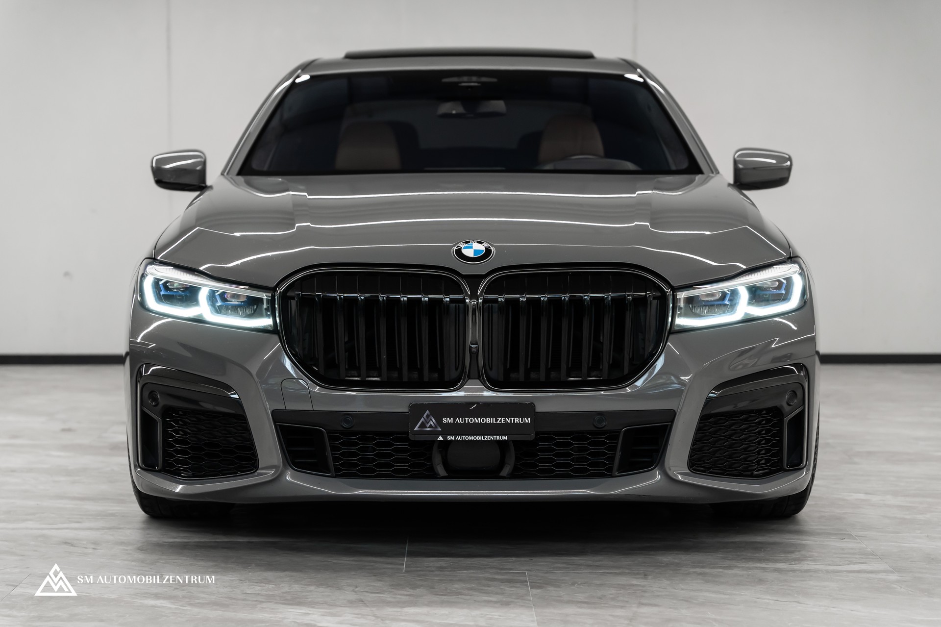 BMW 750i xDrive M Sport Steptronic / Vollausstattung / CH-Fahrzeug / Massagesitze-showroom-element-1