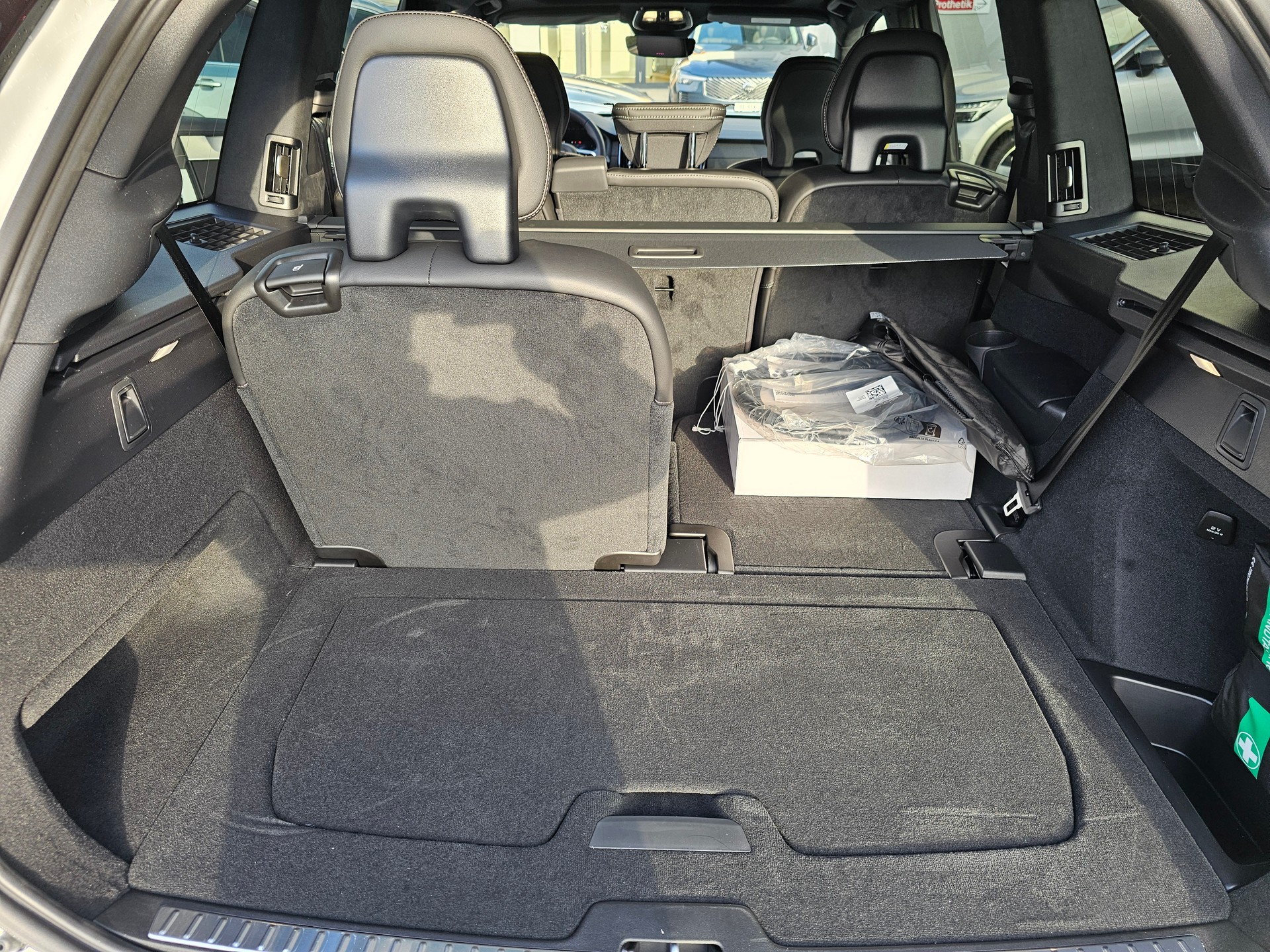 VOLVO XC90 2.0 T8 TE Black Edition eAWD-image-14