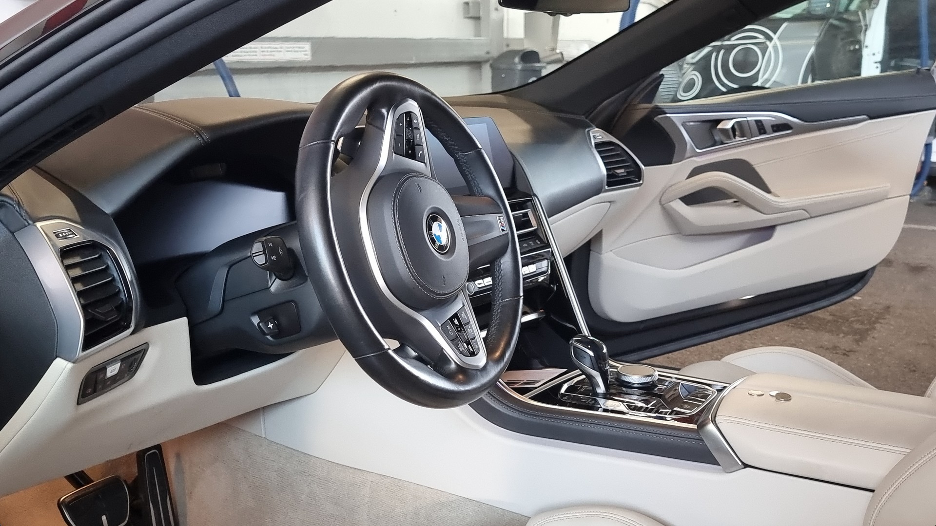 BMW M850i xDrive-image-3