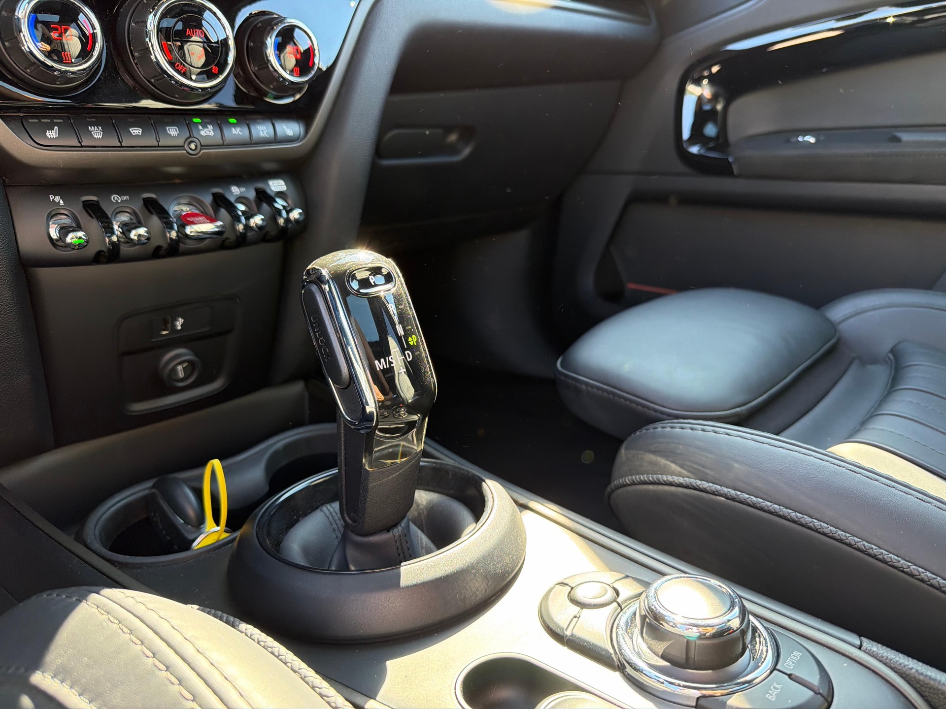 MINI Countryman F60 2.0i Cooper S SAG ALL4-image-16