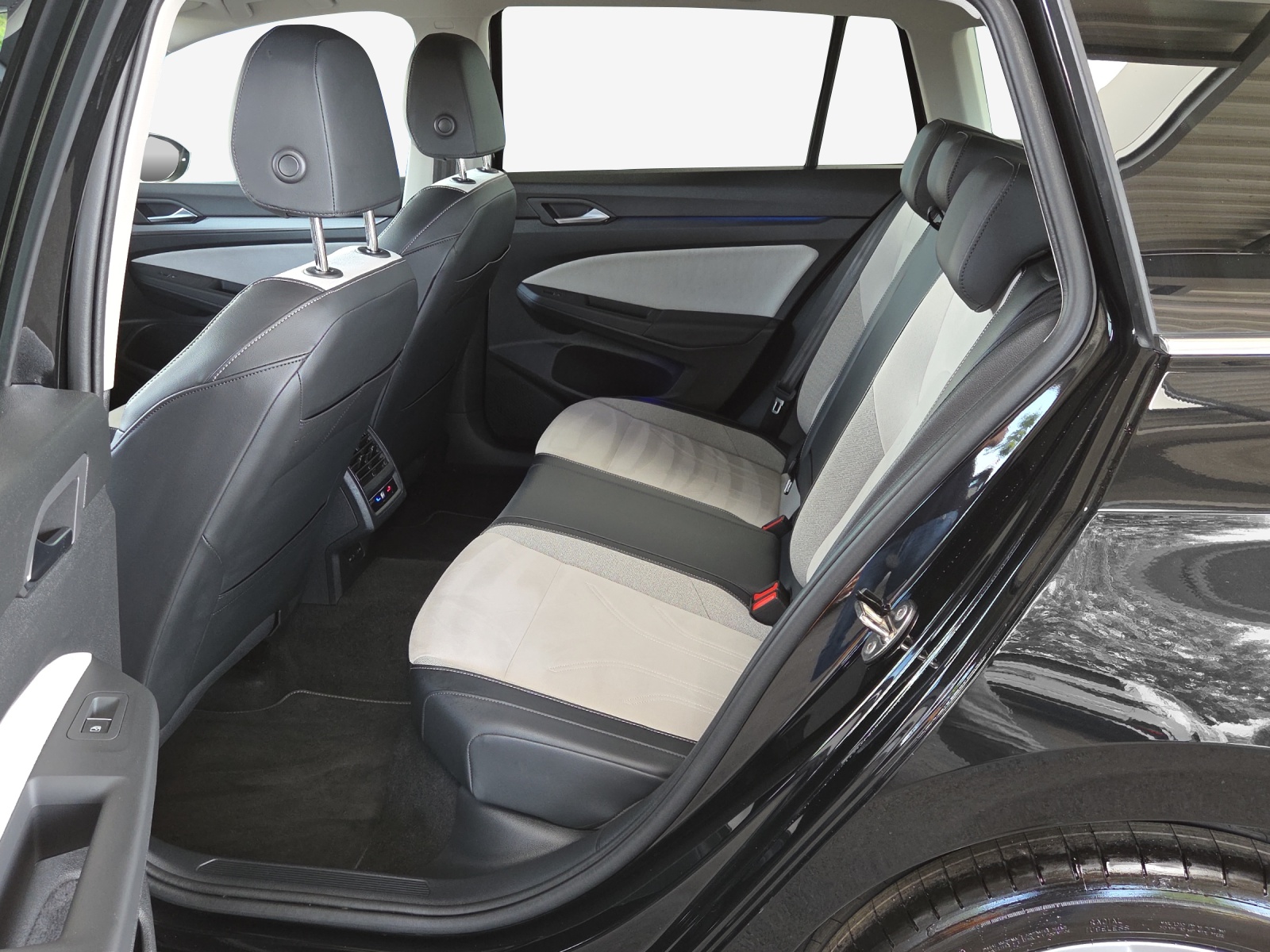 VW Golf Variant 2.0 TDI Style DSG-image-11
