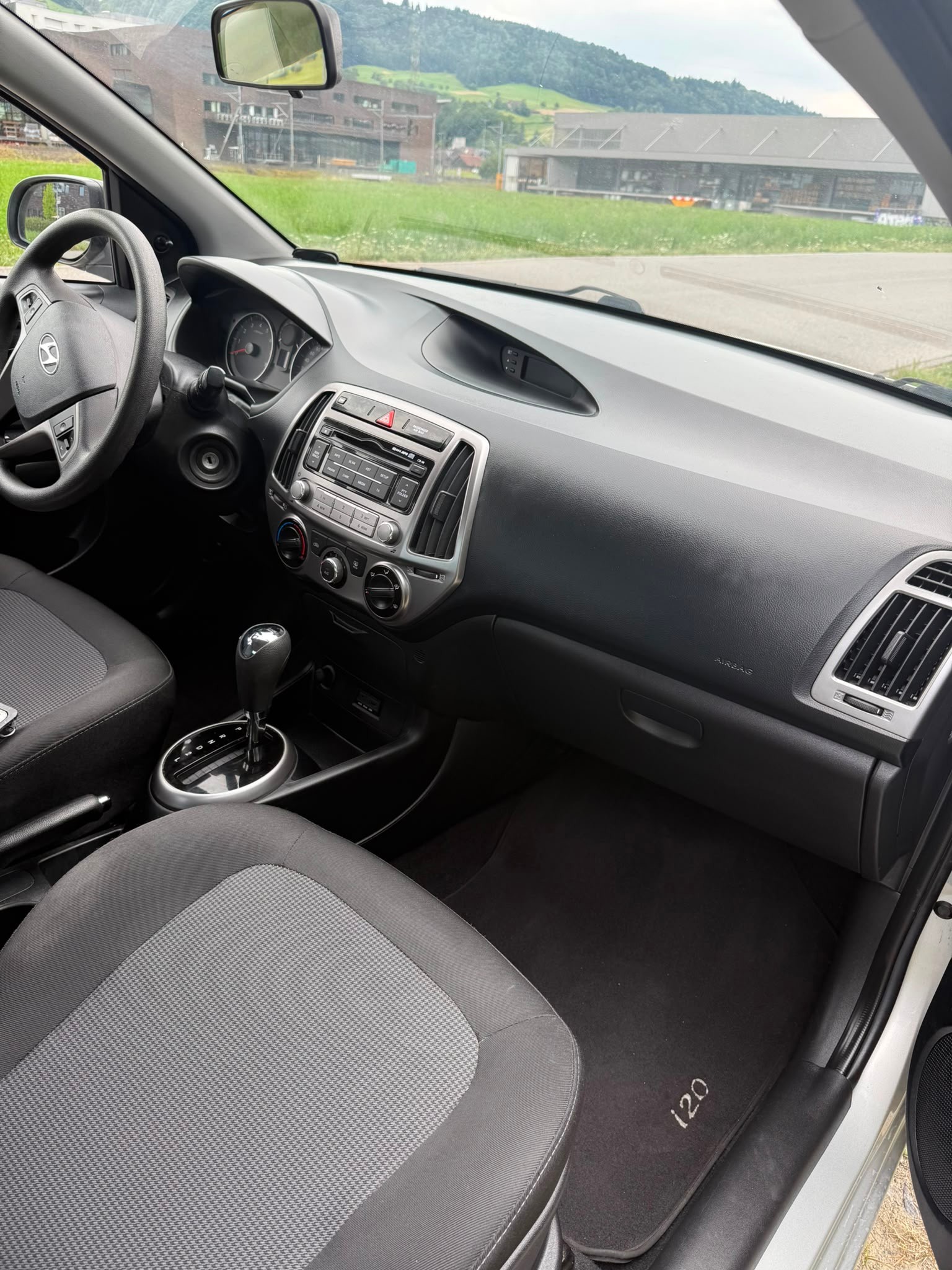 HYUNDAI i20 1.4 Style Automatic-image-7