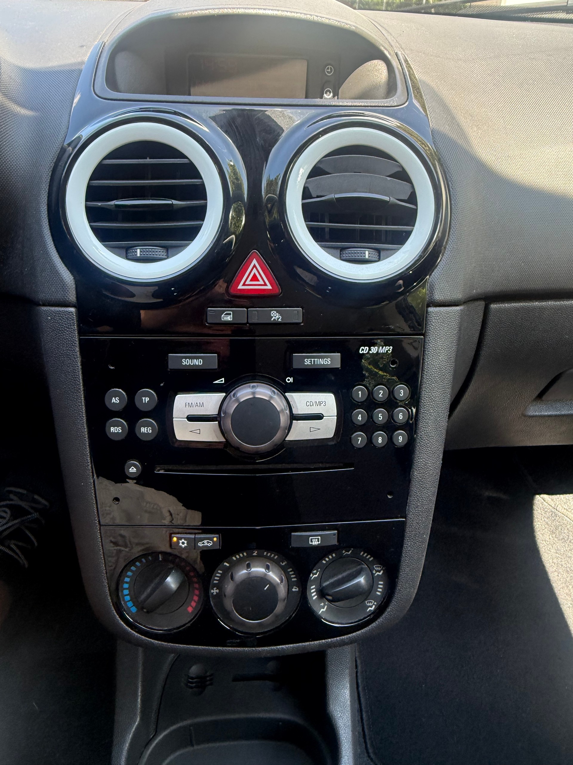 OPEL Corsa 1.4 TP Color Edition-image-10