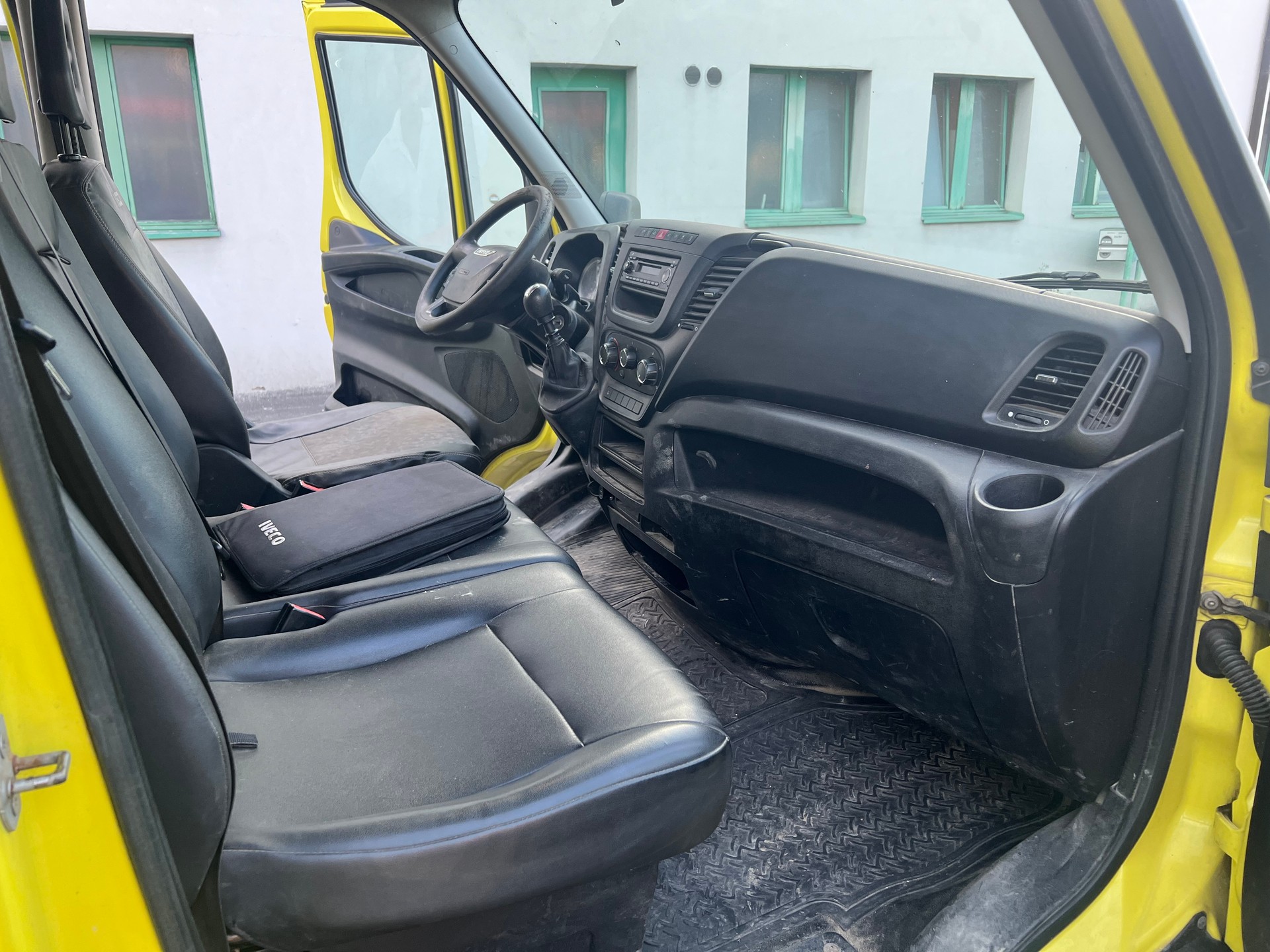 IVECO 35 S 15 D-image-9