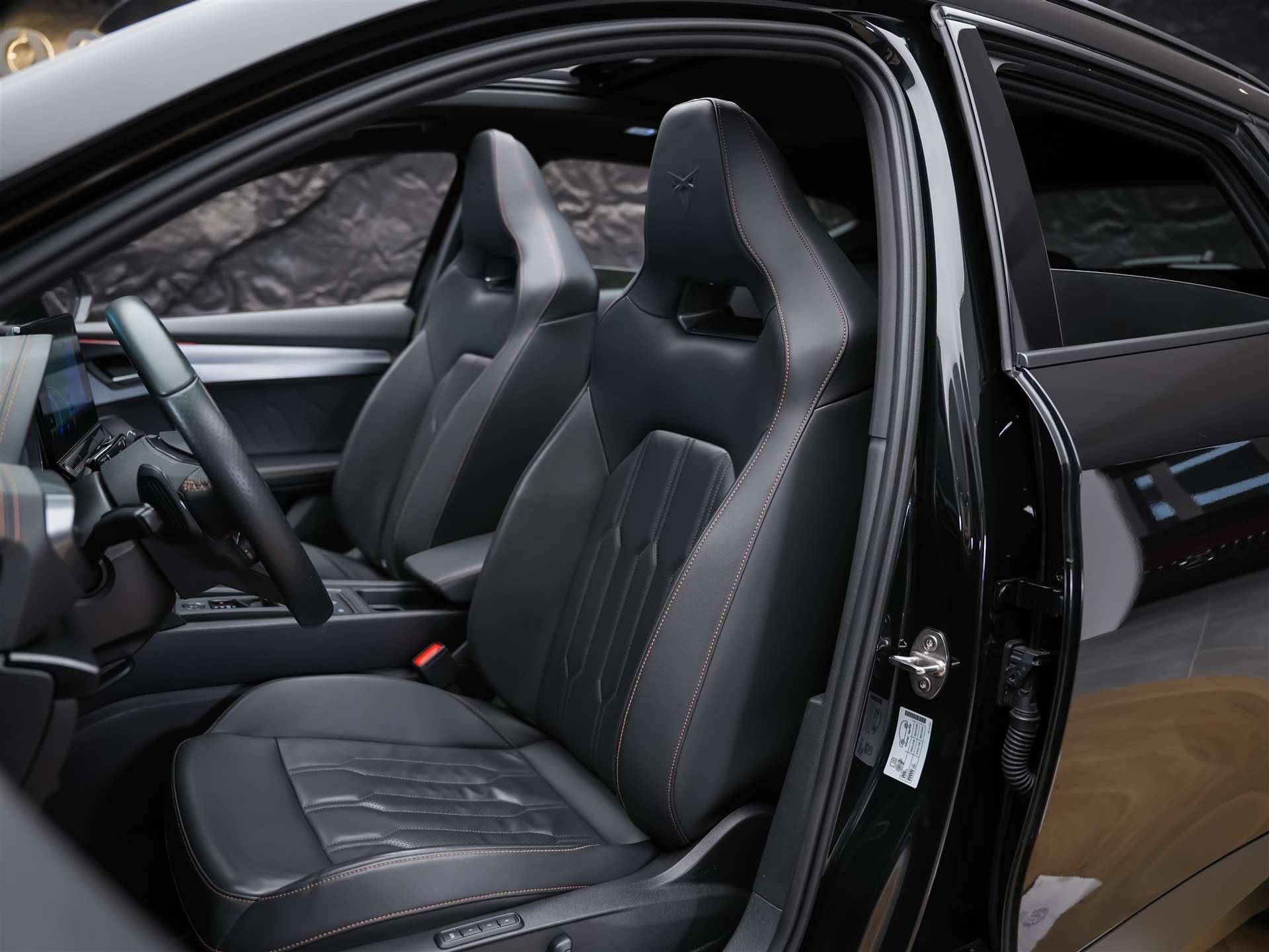 CUPRA Formentor 2.5TSI VZ5 4Drive DSG *Panorama*360° Kamera*El. Sitze*-image-8