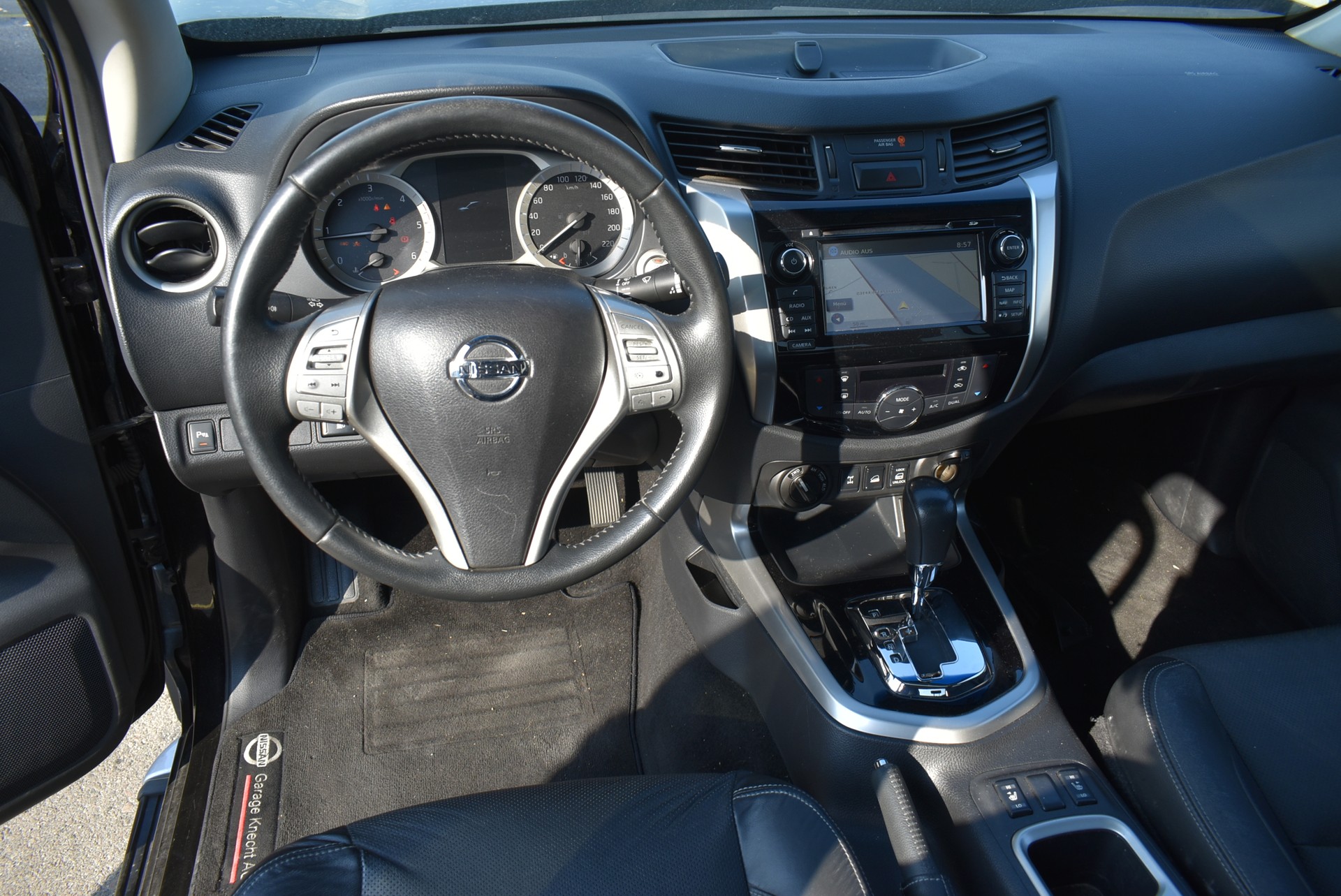 NISSAN Navara Double Cab Tekna 2.3 dCi 4WD Automatic-image-3